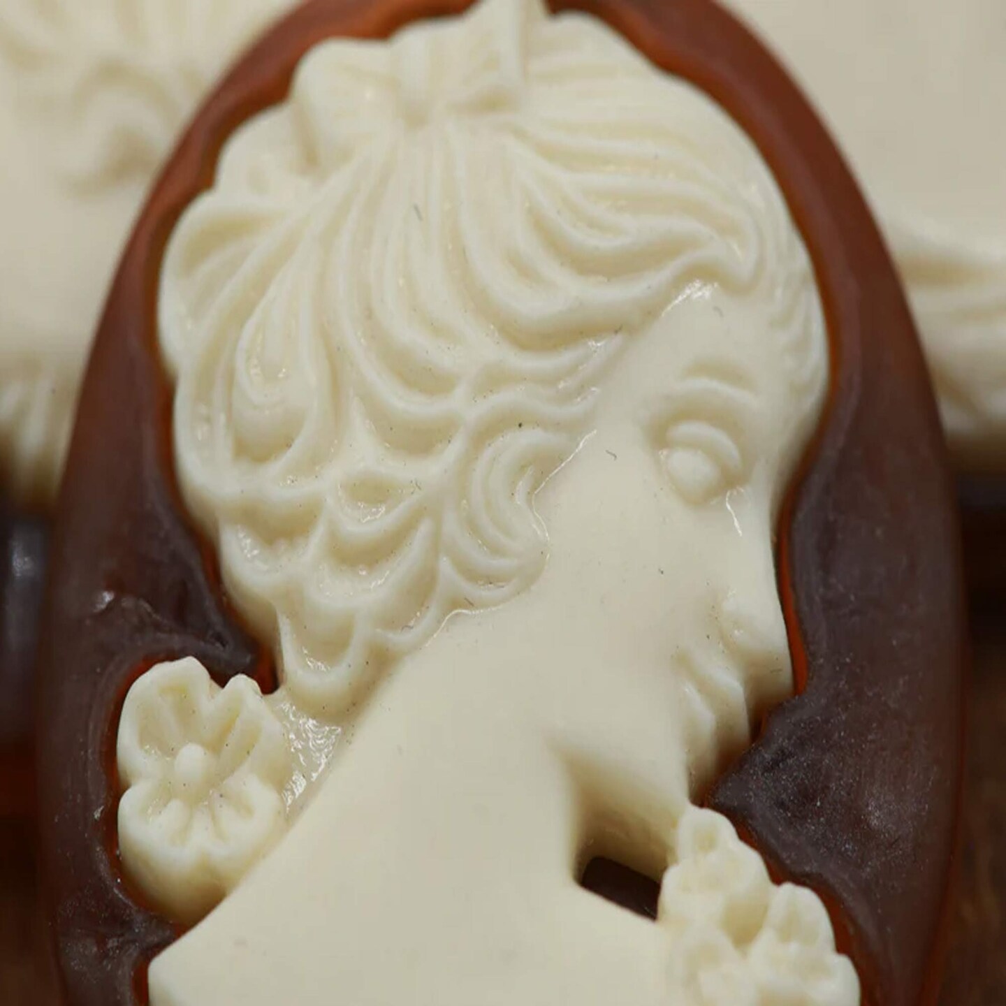 1 Cameo Button Brown Background with Ivory Silhouette & Removable Shank Loop