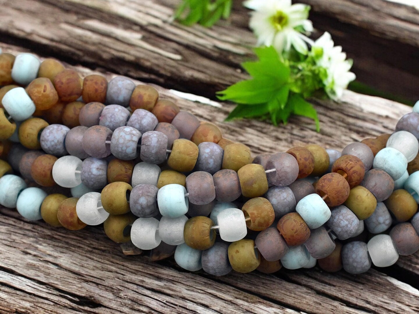 32/0 Aged Matte Blue Sky Picasso Mix Seed Beads (18&#x22; Strand)
