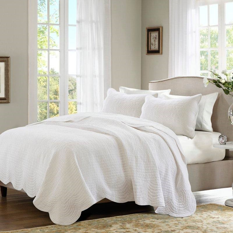 3 Piece Reversible Scalloped Edges Microfiber Quilt Set in Blush