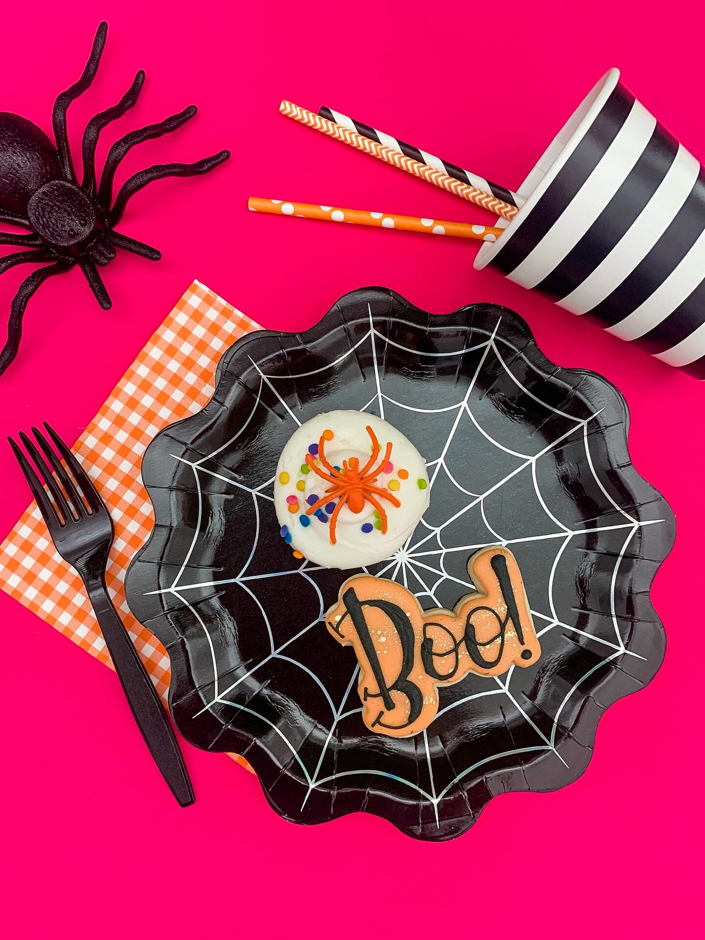 Halloween Holographic Spider Web Plates &#x2013; Perfect for Spooky Parties!