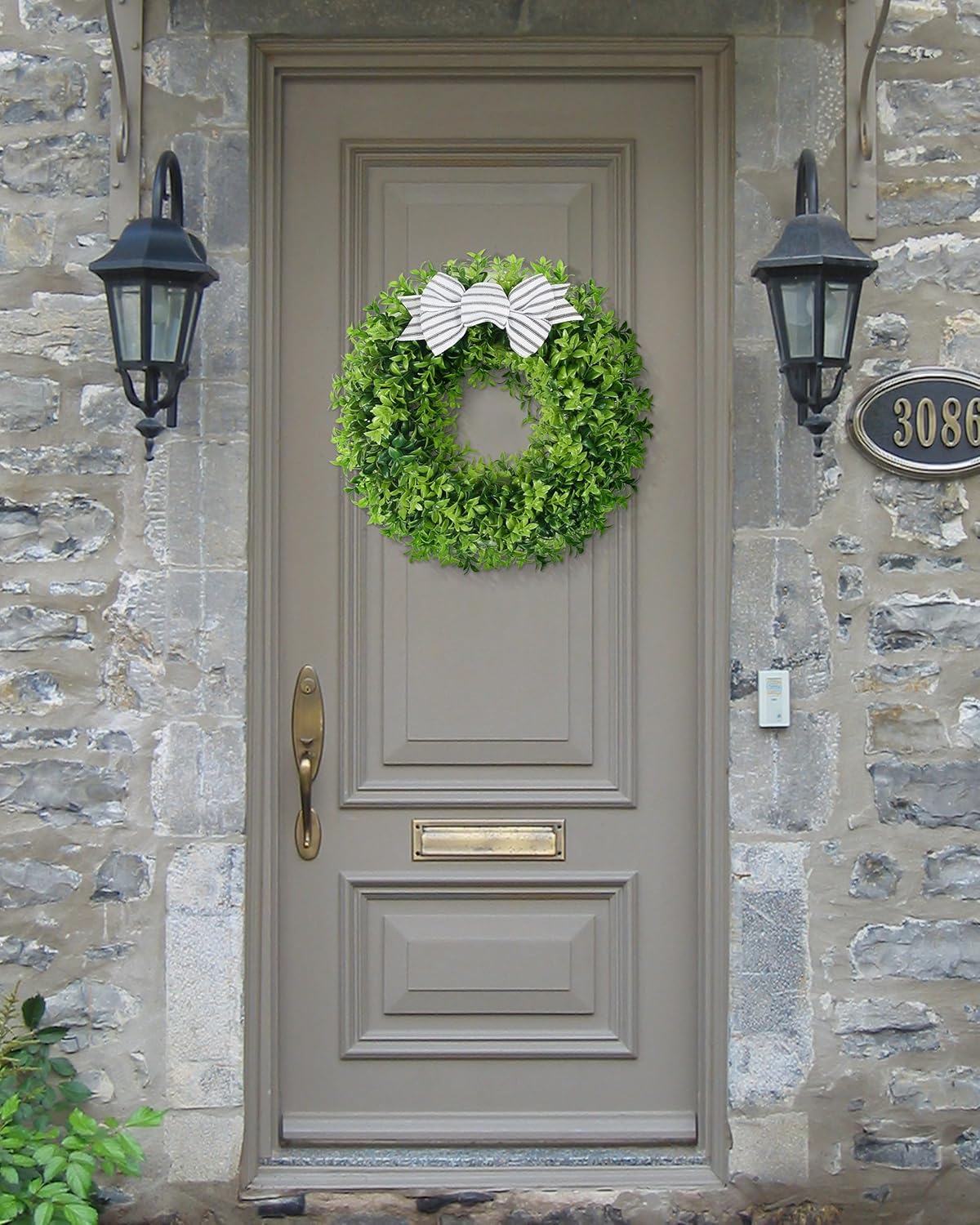 18&#x22; Artificial Boxwood Wreath with Plaid Bow