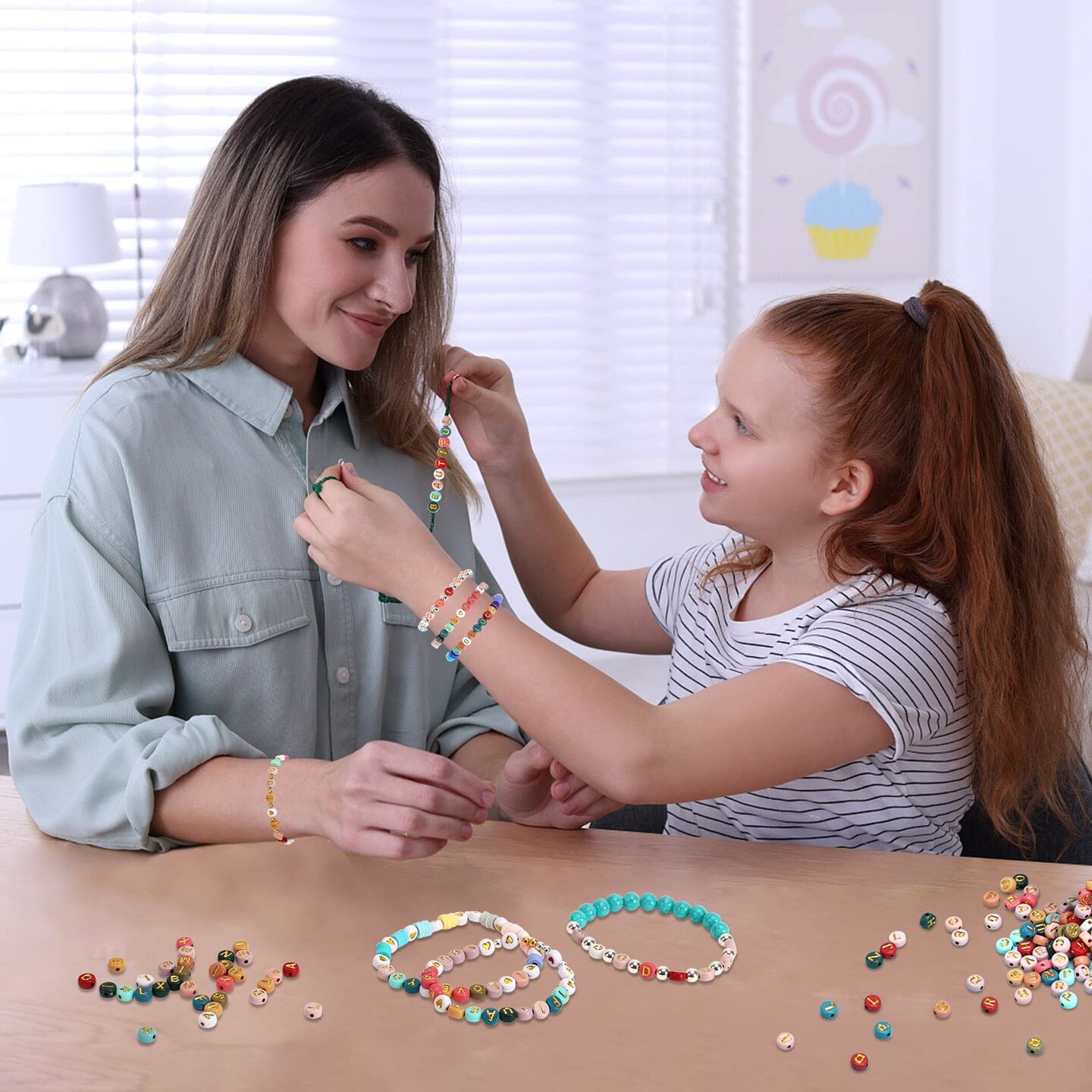 Colored Letter Beads, DECYOOL 1900Pcs 4&#xD7;7mm Colorful Gold Acrylic Alphabet Beads with 1 Roll Elastic String for Bracelet Necklace Jewelry Making Supplies