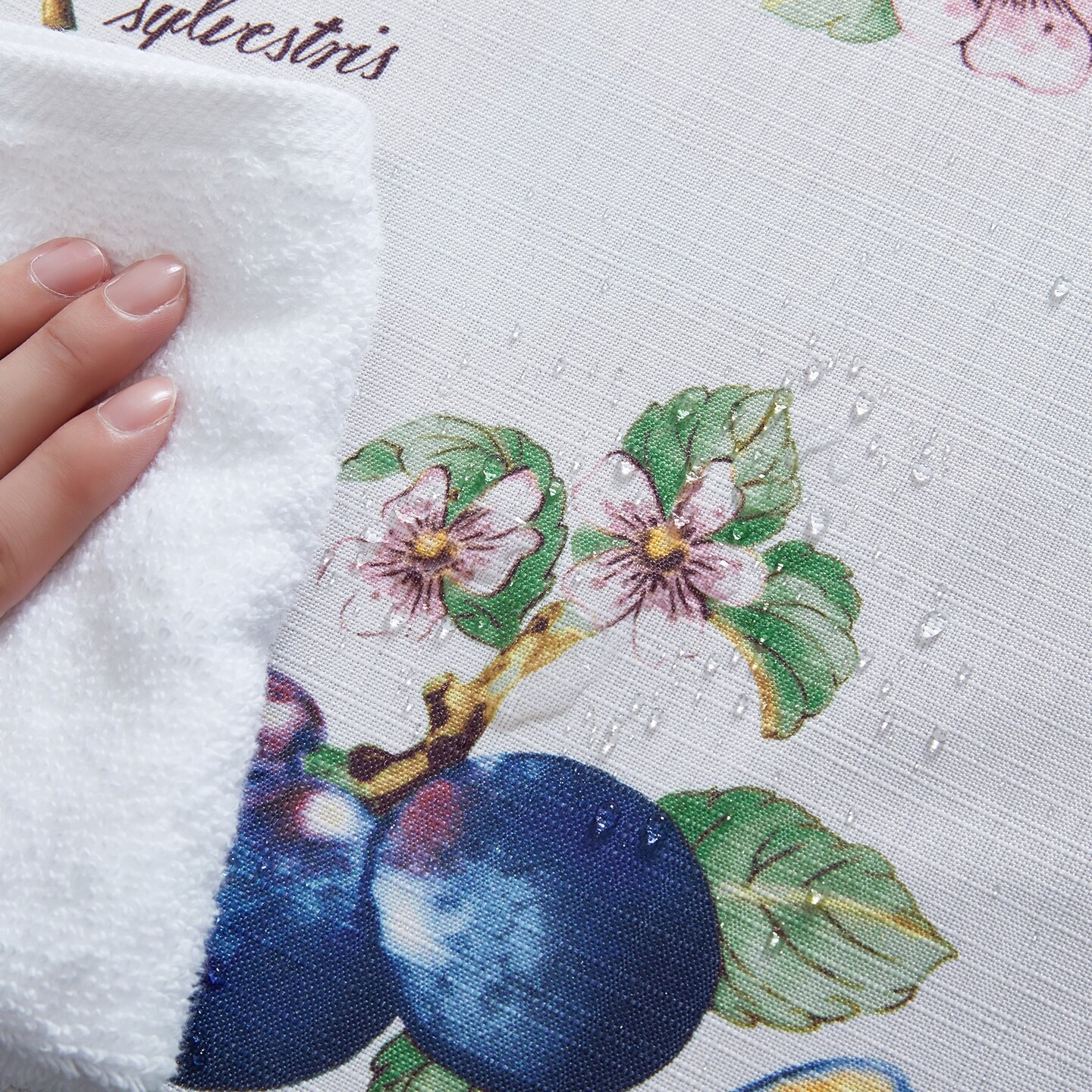 Villeroy & Boch French Garden Fleurence Water Resistant Tablecloth, Multicolor - 60"W x 84"L