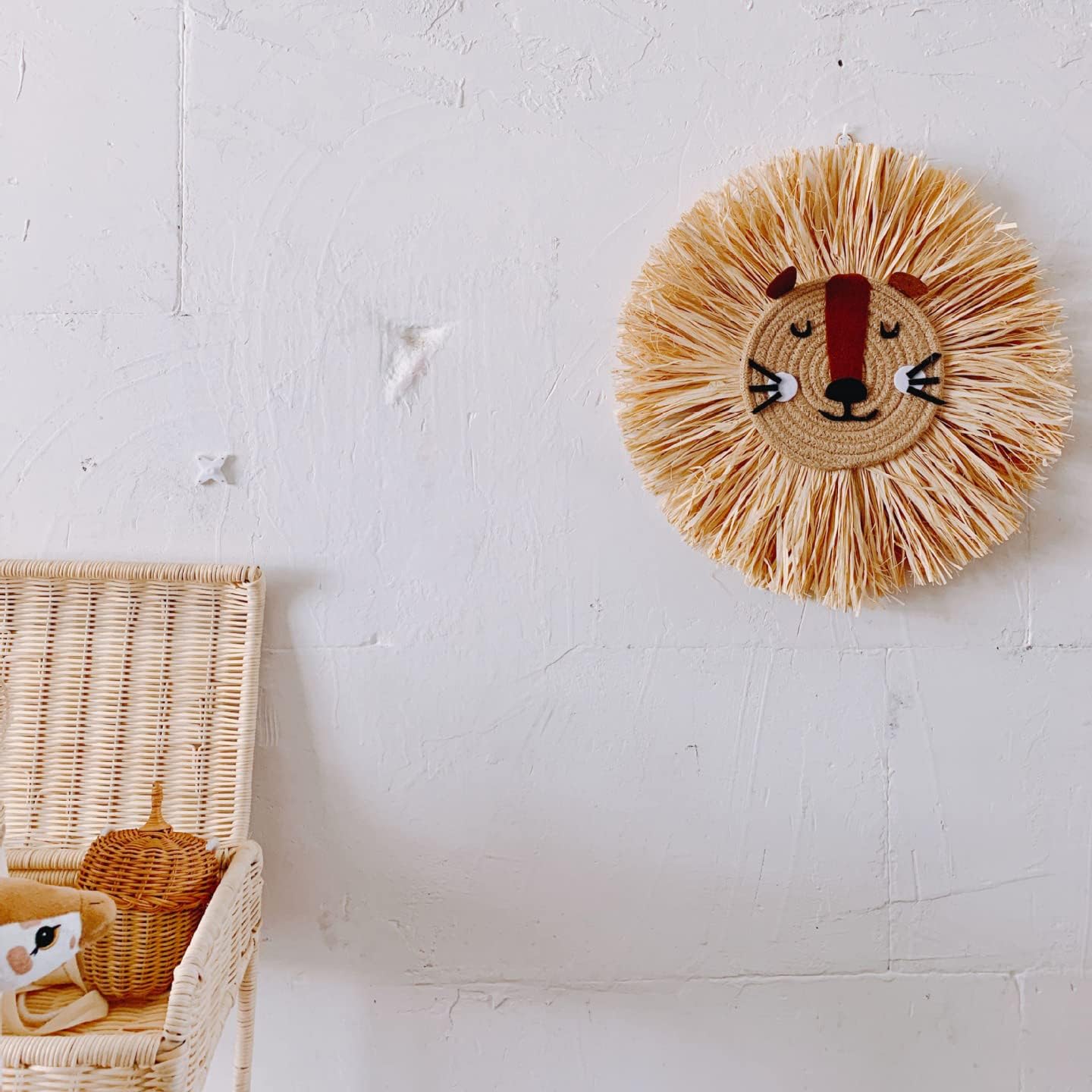 Hand-Knitted Animal Head Wall Art – Cotton Thread Macramé Lion & Tiger Pendant with Straw Tassels, Nursery or Home Wall Décor, 16" x 16"
