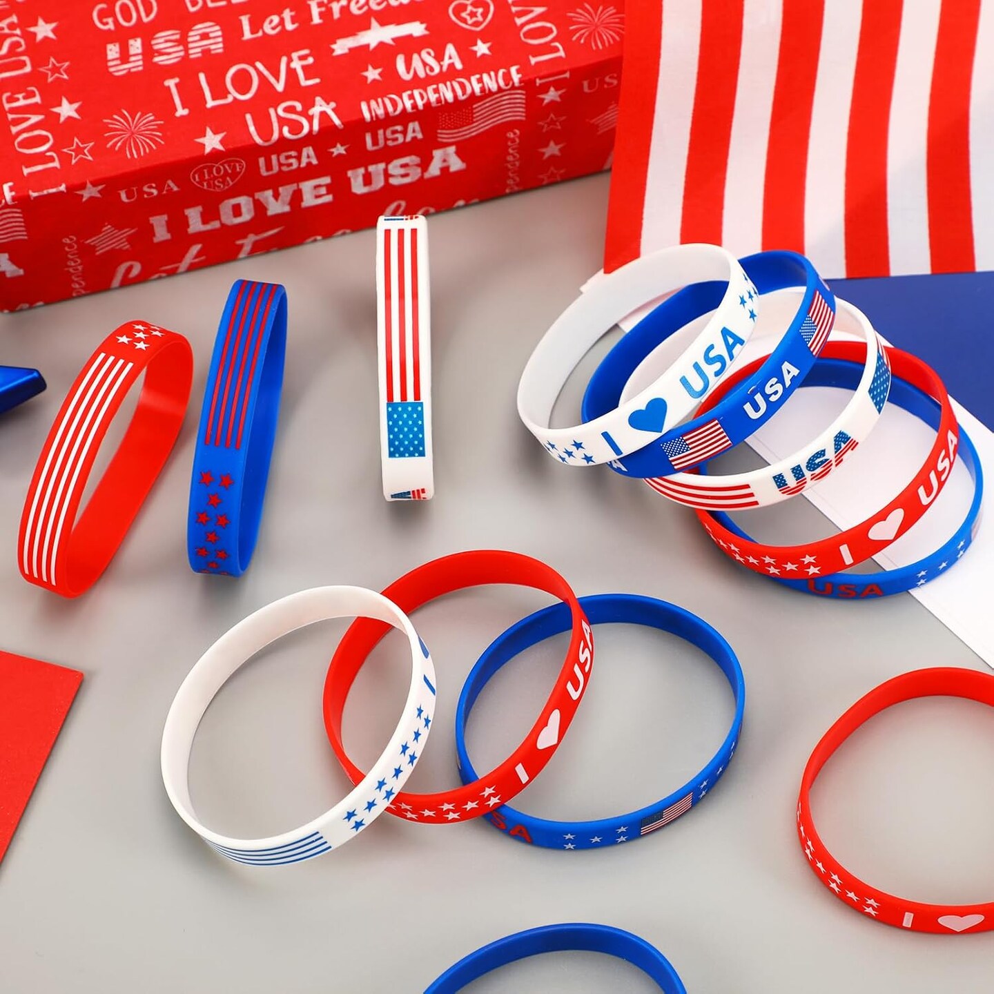24pcs 4th of July Party Favors Silicone Bracelets USA American Flag Red White and Blue Rubber Wristbands for Patriotic Independence Day Party Gifts Holiday Decorations Supplies