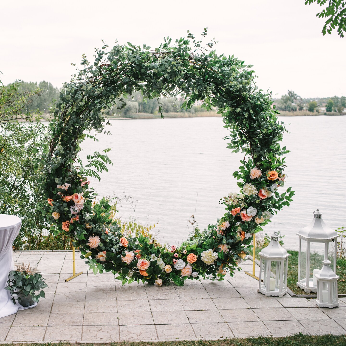 7.3FT Round Metal Backdrop Stand with Base - Gold Wedding Arch Kit for Balloons, Flowers, Parties, Photo Booth Decor (Indoor/Outdoor, Reusable)