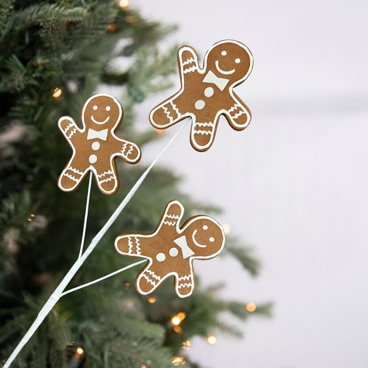 24&#x22; Gingerbread Cookie Spray