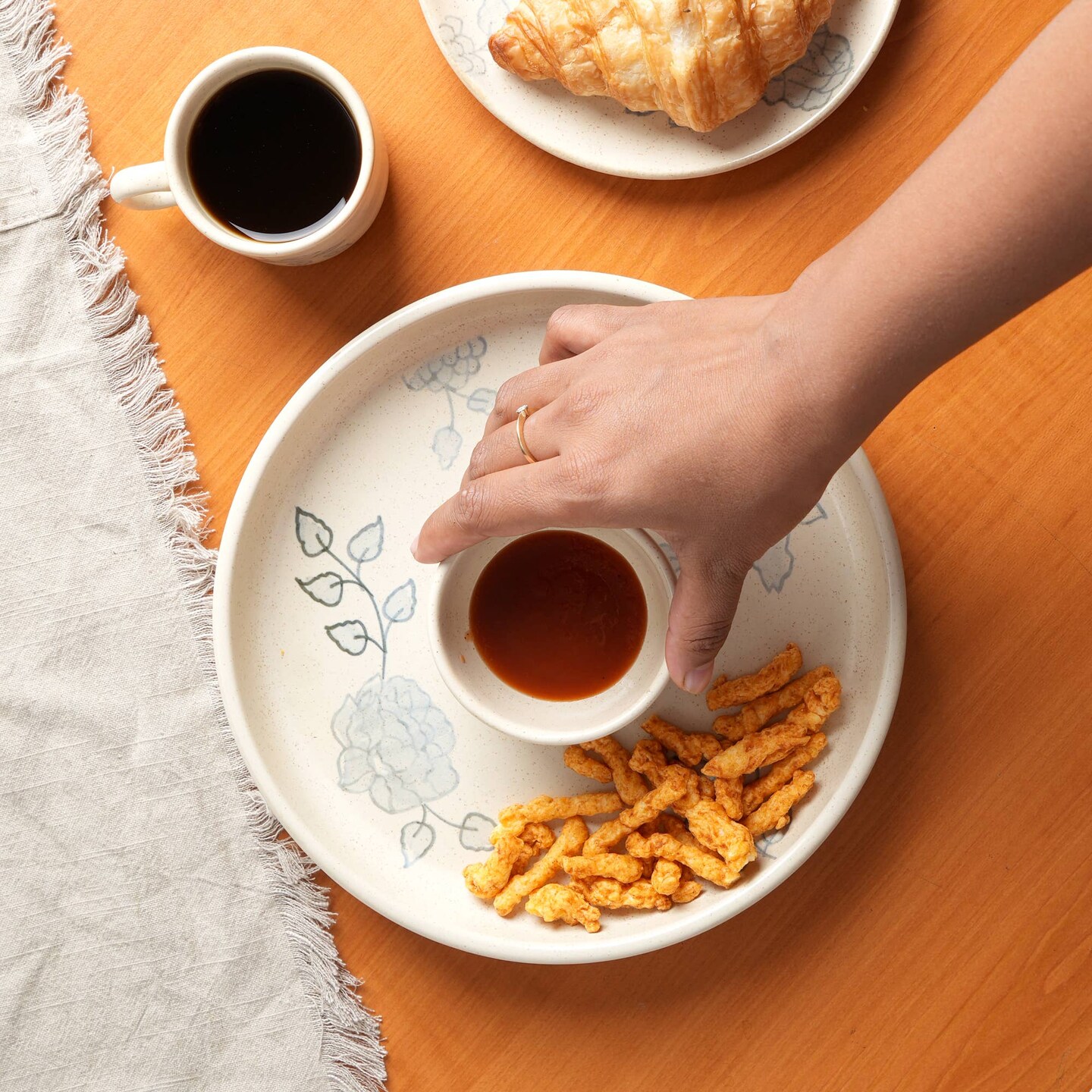 Handcrafted Ceramic Chip and Dip Bowl &#x2013; Stylish Serving Bowl for Parties &#x26; Gatherings