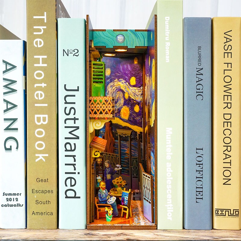 DIY Miniature Kit Book Nook | Vincent&#x27;s World