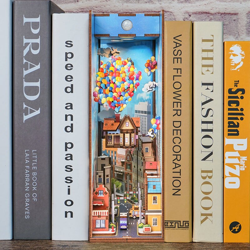 DIY Miniature Kit Book Nook | Travel with the Wind