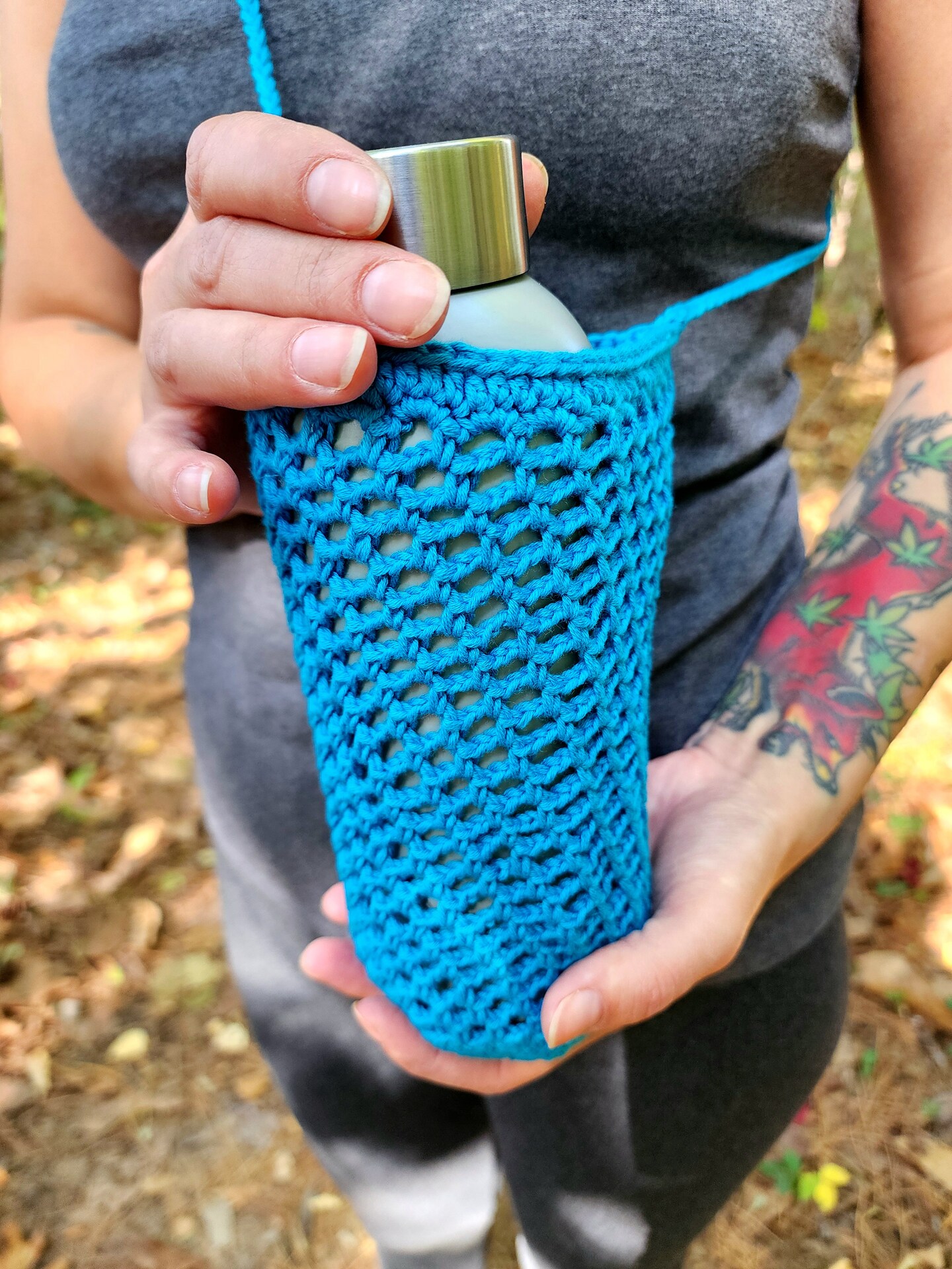 Hiking water bottle holder handmade from Egyptian cotton threads, water bottle crossbody holder, hydroflask sling bag