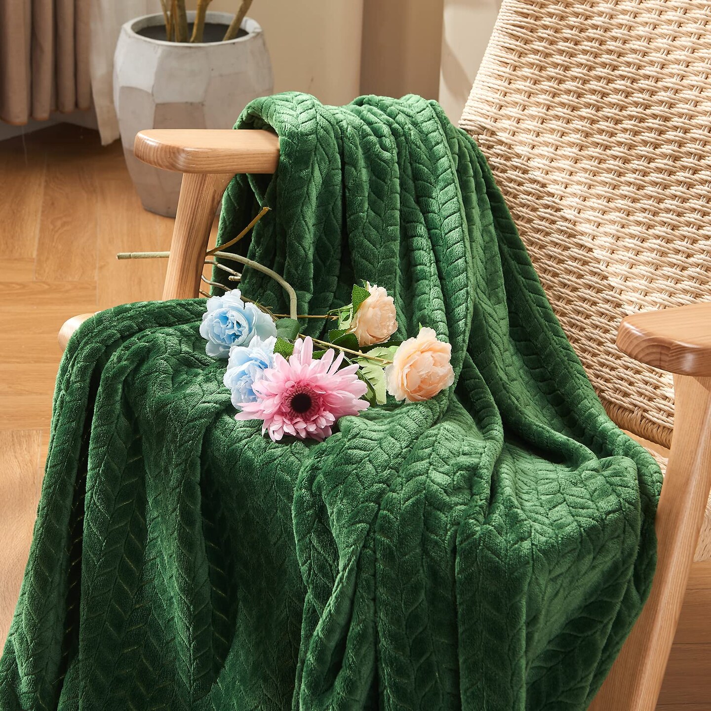 Fleece Throw Blankets, Super Soft Flannel Cozy Blankets for Adults, Washable Lightweight Blanket for Couch Sofa Bed Office, Warm Plush Blankets for All Season (50&#x22;&#xD7;60&#x22;, Green)