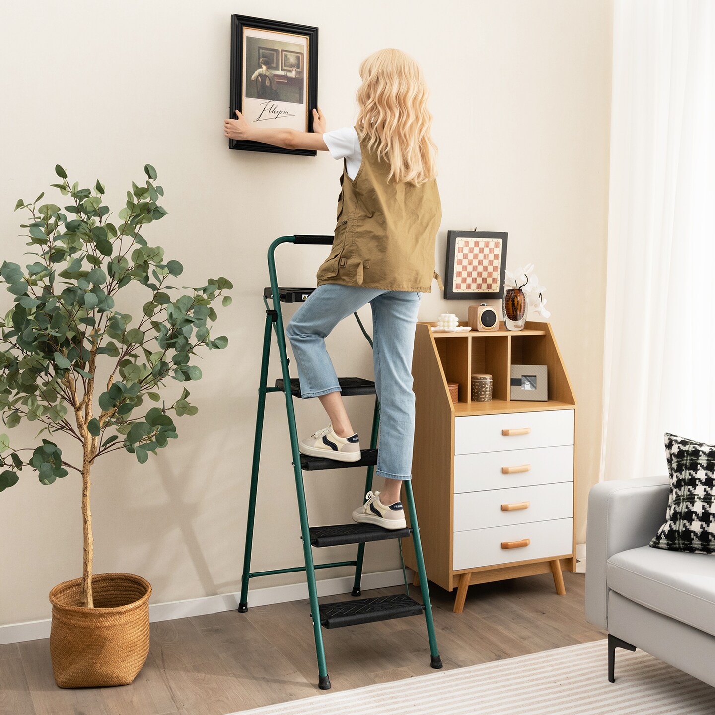 Metal Foldable 4-Step Ladder with Tool Tray Non-Slip Footpads and Wide Pedals