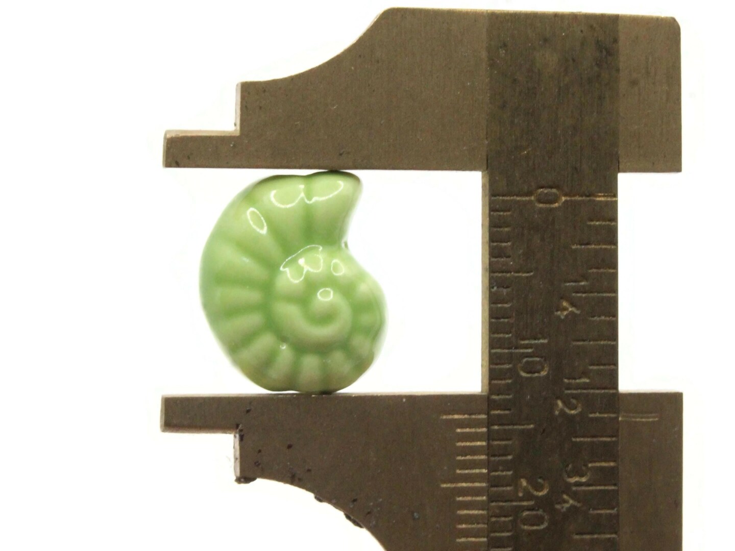 4 14mm Green Porcelain Spiral Seashell Beads