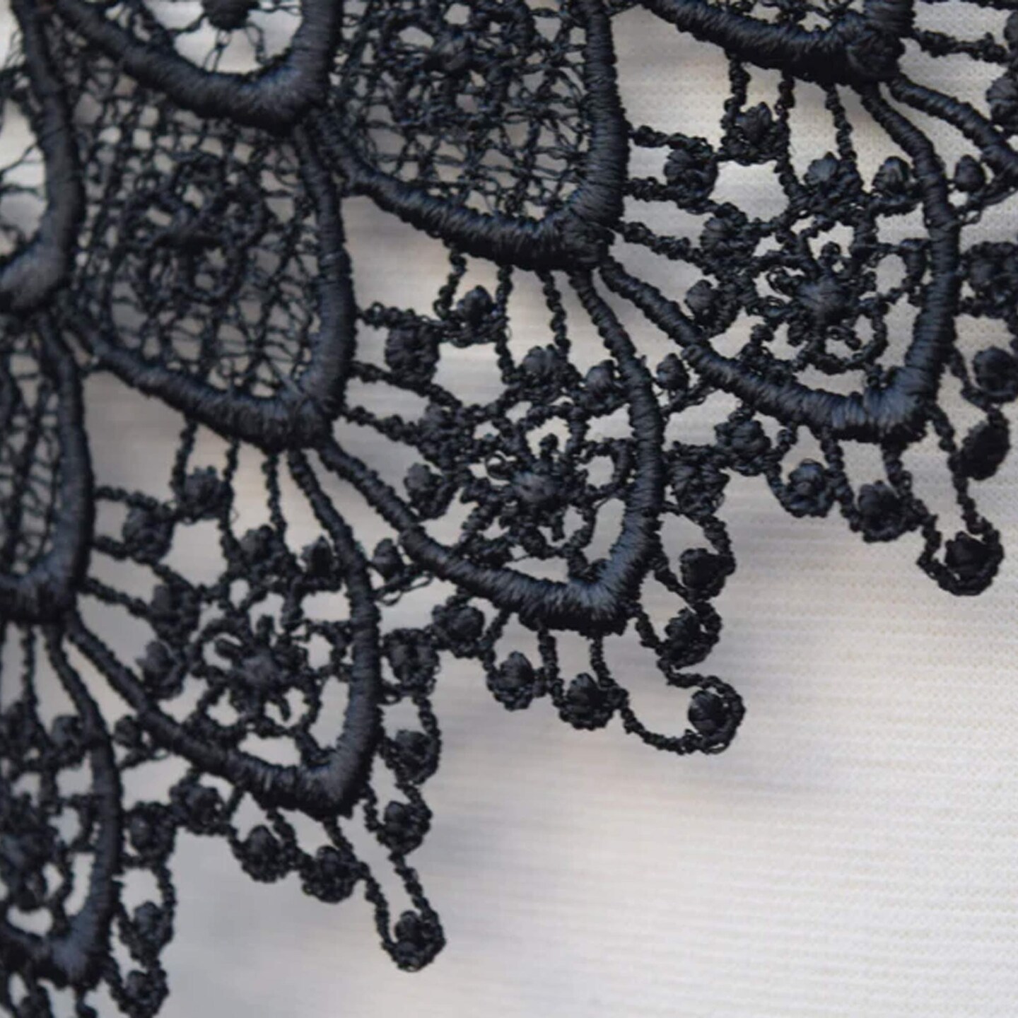 1 YardPriscilla&#x27;s Dainty Black 4.5 Inch Wide Polyester Venice Lace Trim
