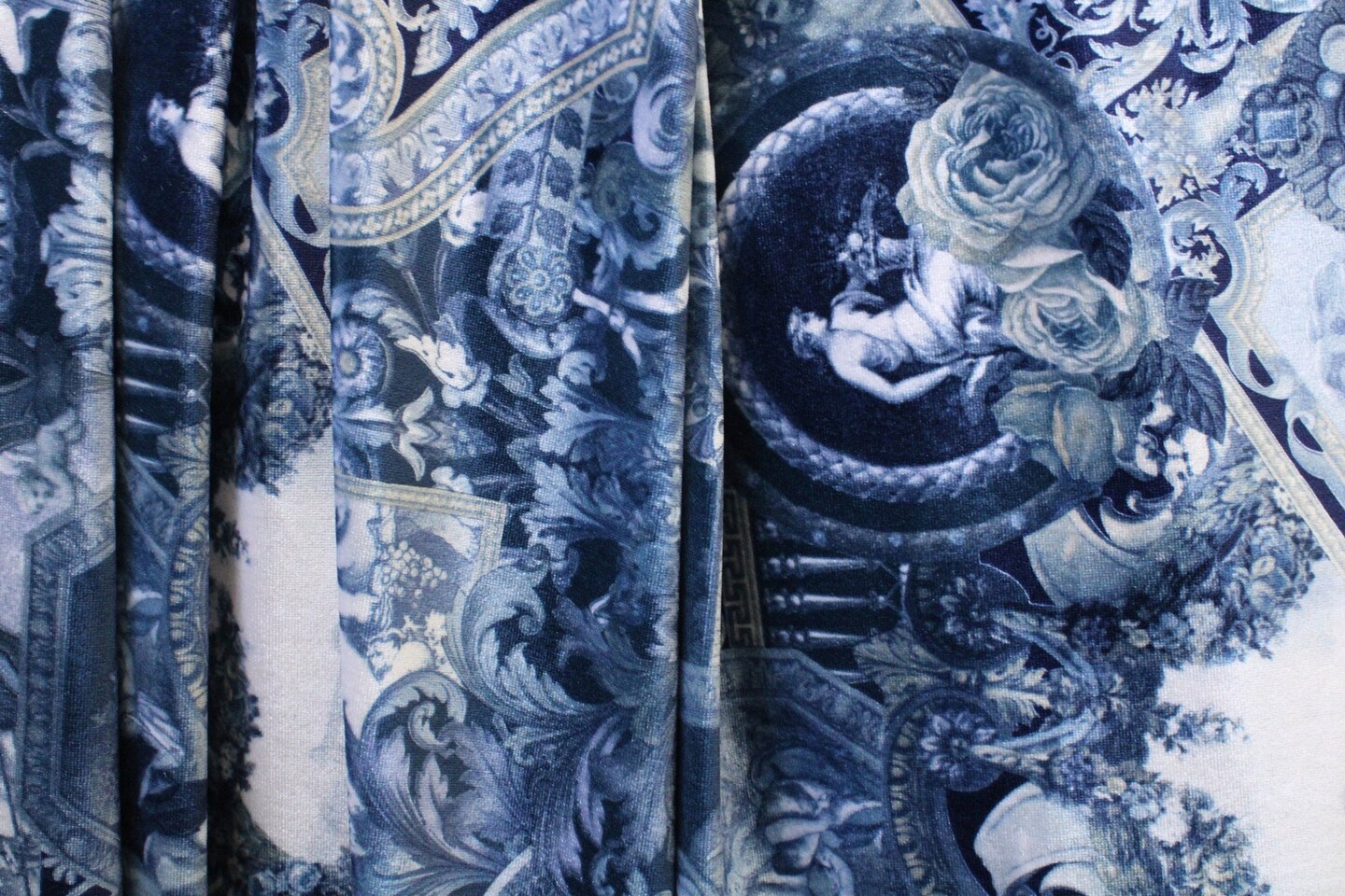 1 Yard Blue Renaissance Print Stretch Velvet Fabric for Dancewear Leggings Costumes Streetwear (36&#x22; x 60&#x22;) Inches Wide
