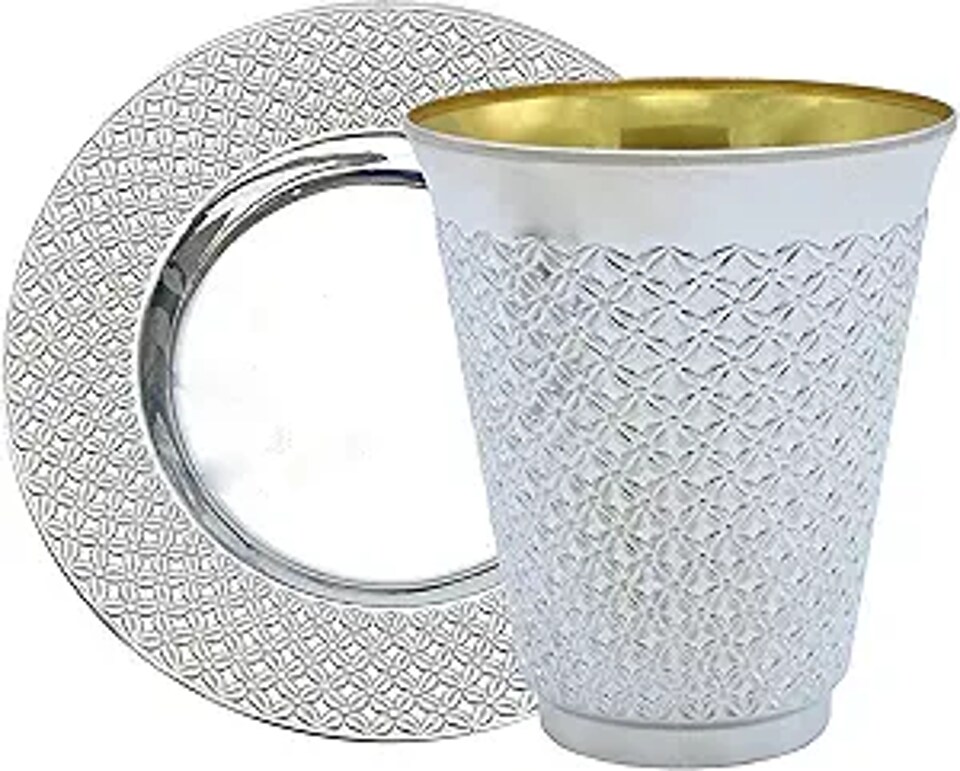 Elegant Plastic Kiddush Cup & Tray Set – 5.5 oz Silver & Gold Design – 5 Cups with 5 Matching Trays for Passover & Shabbat