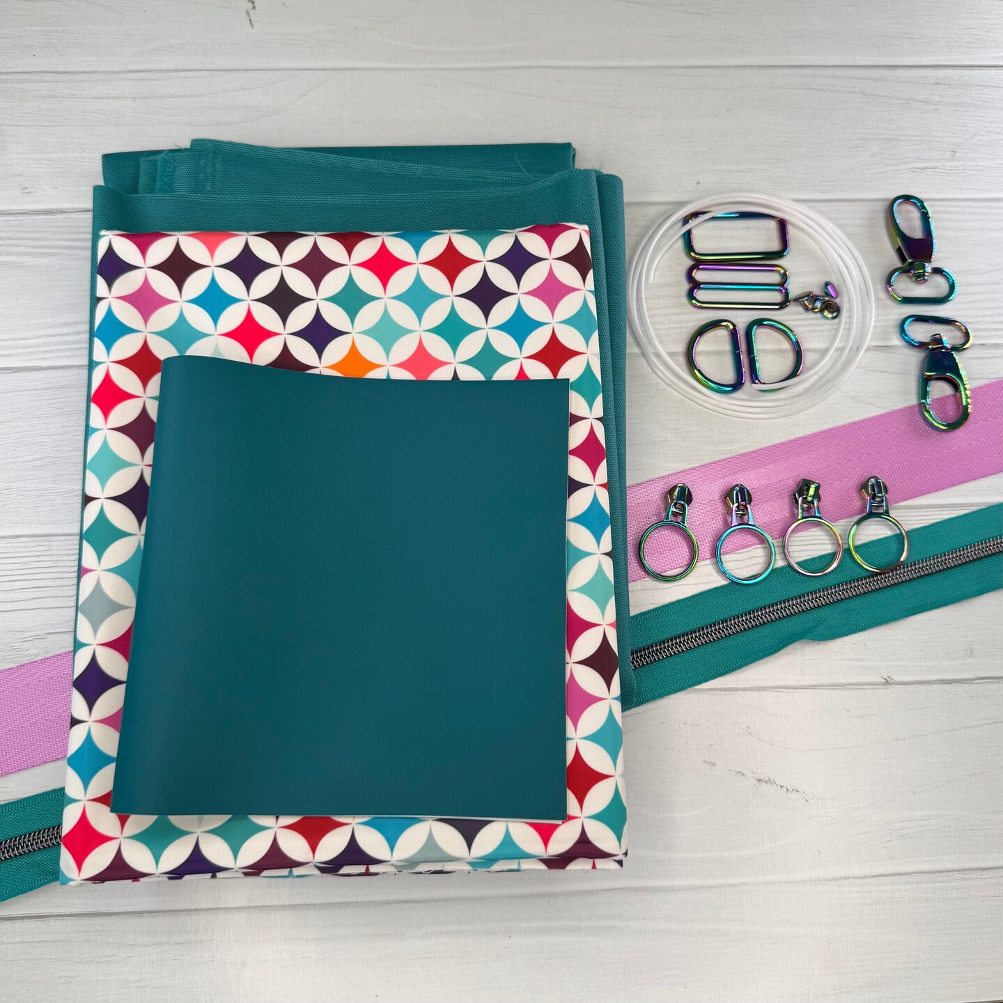 The Hellcat Crossbody || The Crafty Reporter || Project Kits