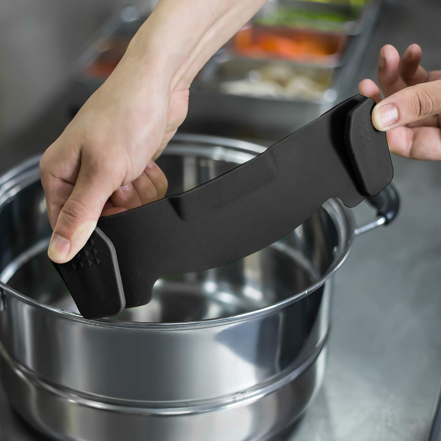 Clip On Strainer Silicone for All Pots and Pans, Pasta Strainer Clip on Food Strainer for Meat Vegetables Fruit Silicone Kitchen Colander