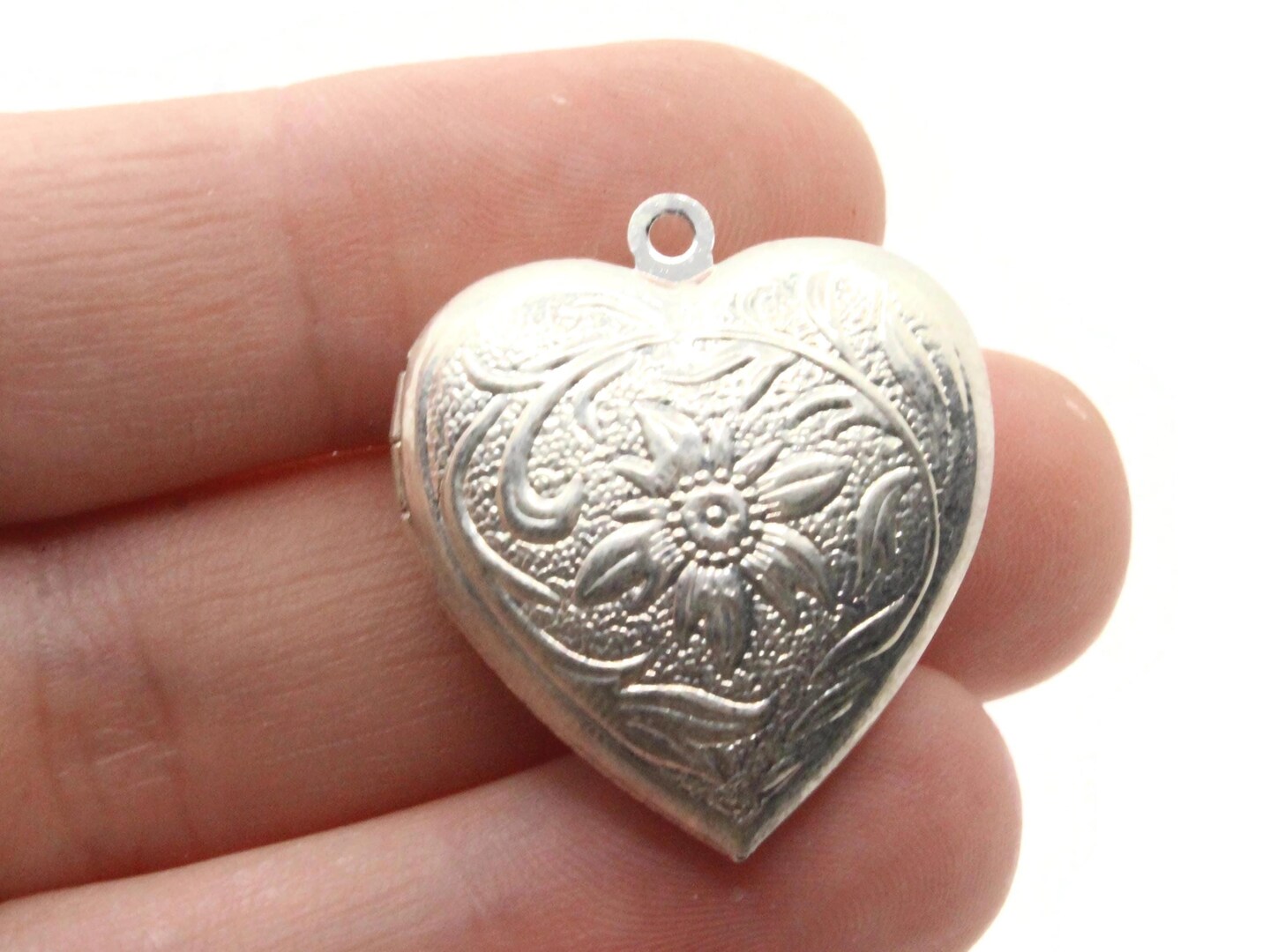 28mm Heart Locket with Flowers Antique Silver Tone Brass Locket Charm