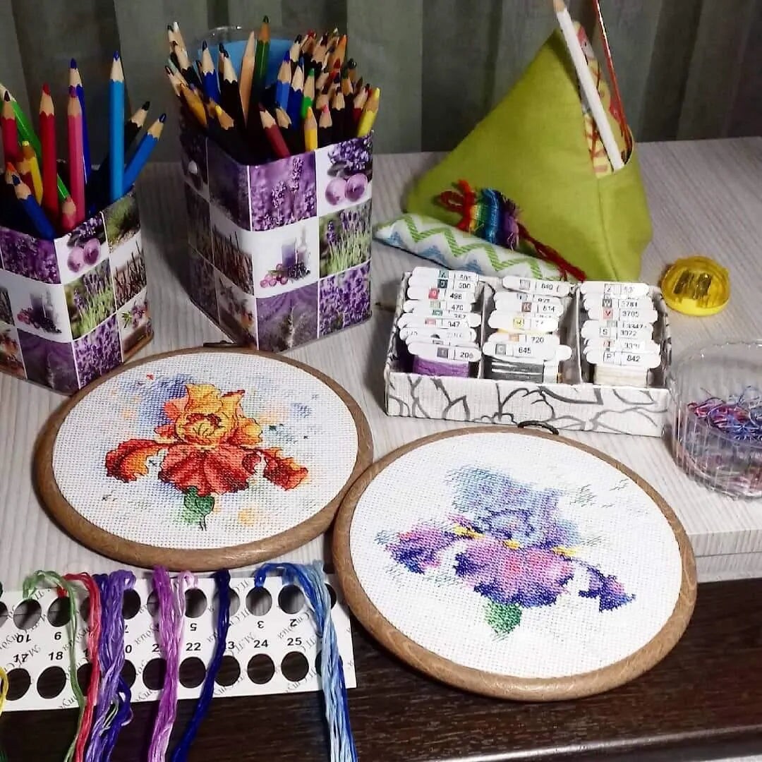 Lush Iris SM-383  Counted Cross Stitch Kit