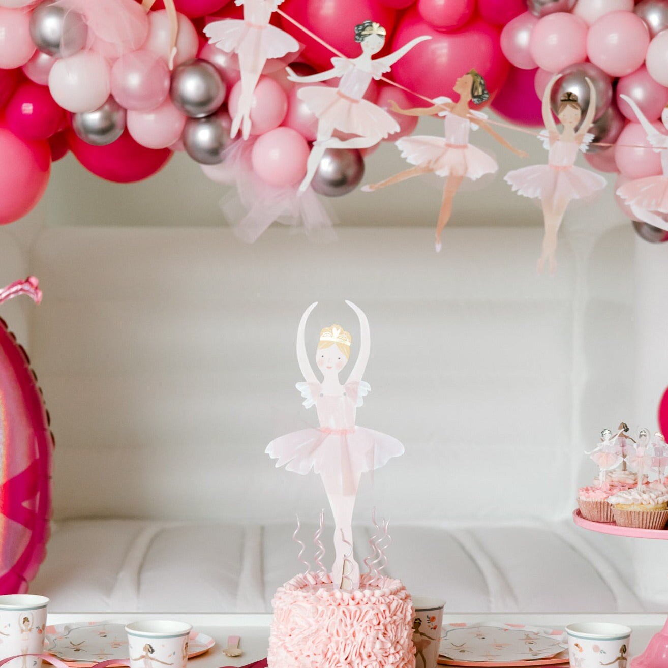 BALLERINA THEMED PARTY GARLAND
