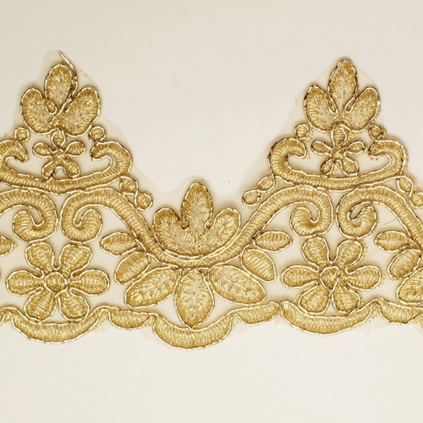 4.25&#x22; x 15 Yards Gold Venice Floral Lace Trim