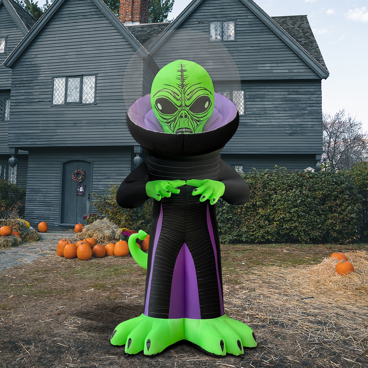 GOOSH 9FT Inflatable Alien with Space Helmet – Light-Up Halloween Yard Decoration