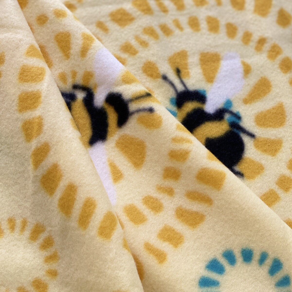 Circles of Bees Anti-Pill Premium No-Sew Throw Fleece Fabric Kit (72x60)
