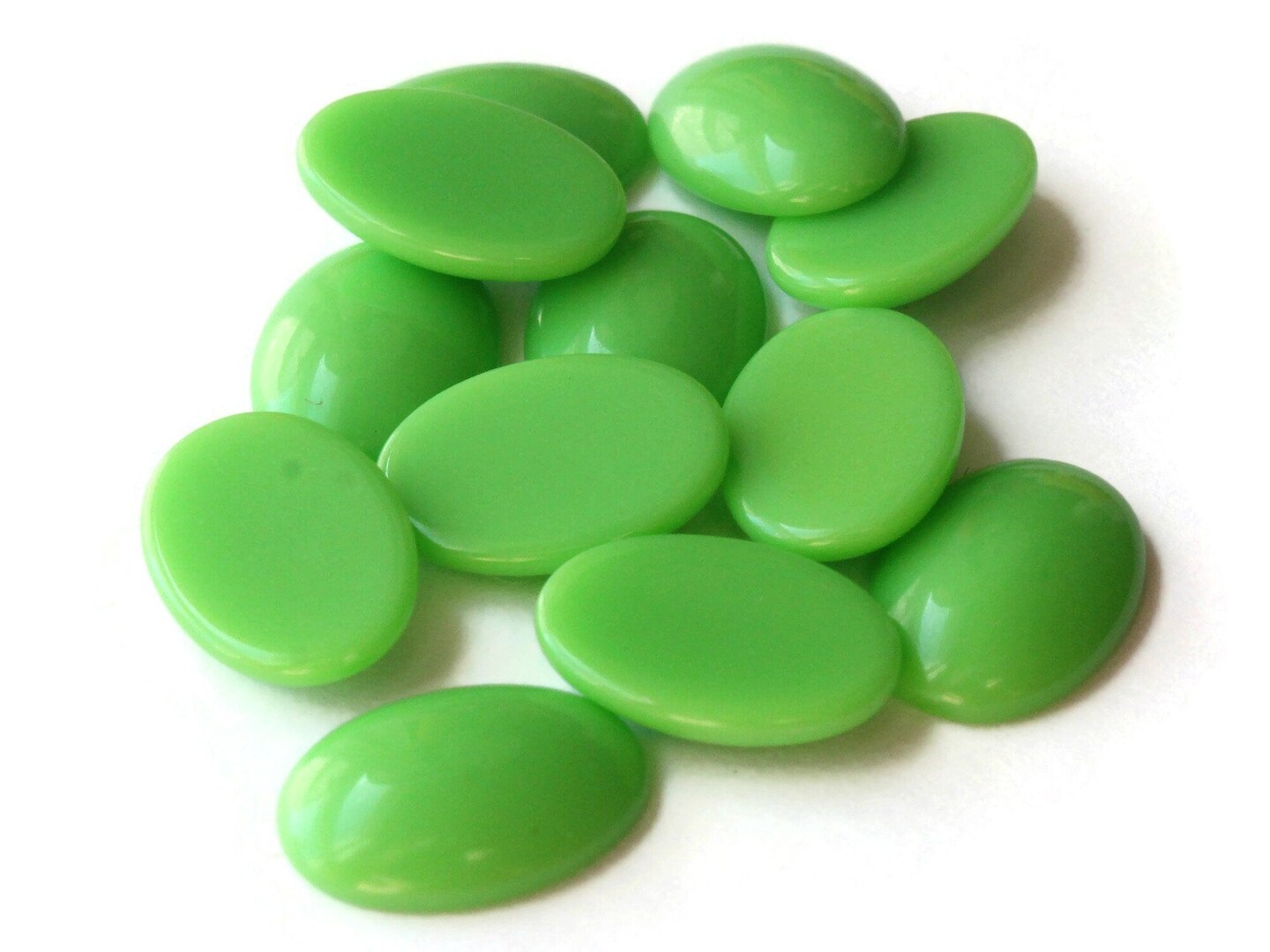 12 14mm x 10mm Green Oval Vintage Lucite Flat Back Cabochons
