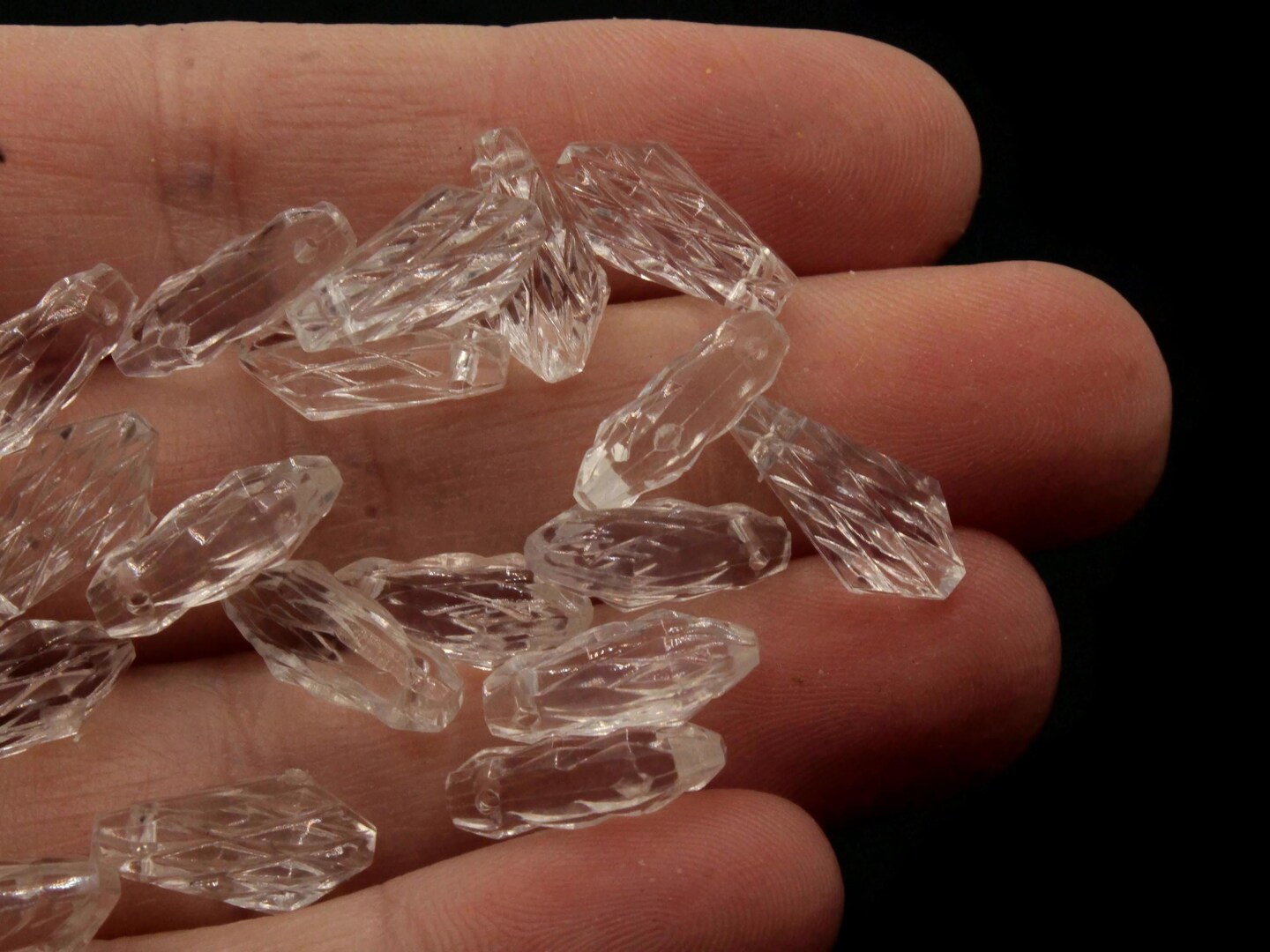 30 14mm Clear Vintage Plastic Scored Diamond Drop Beads