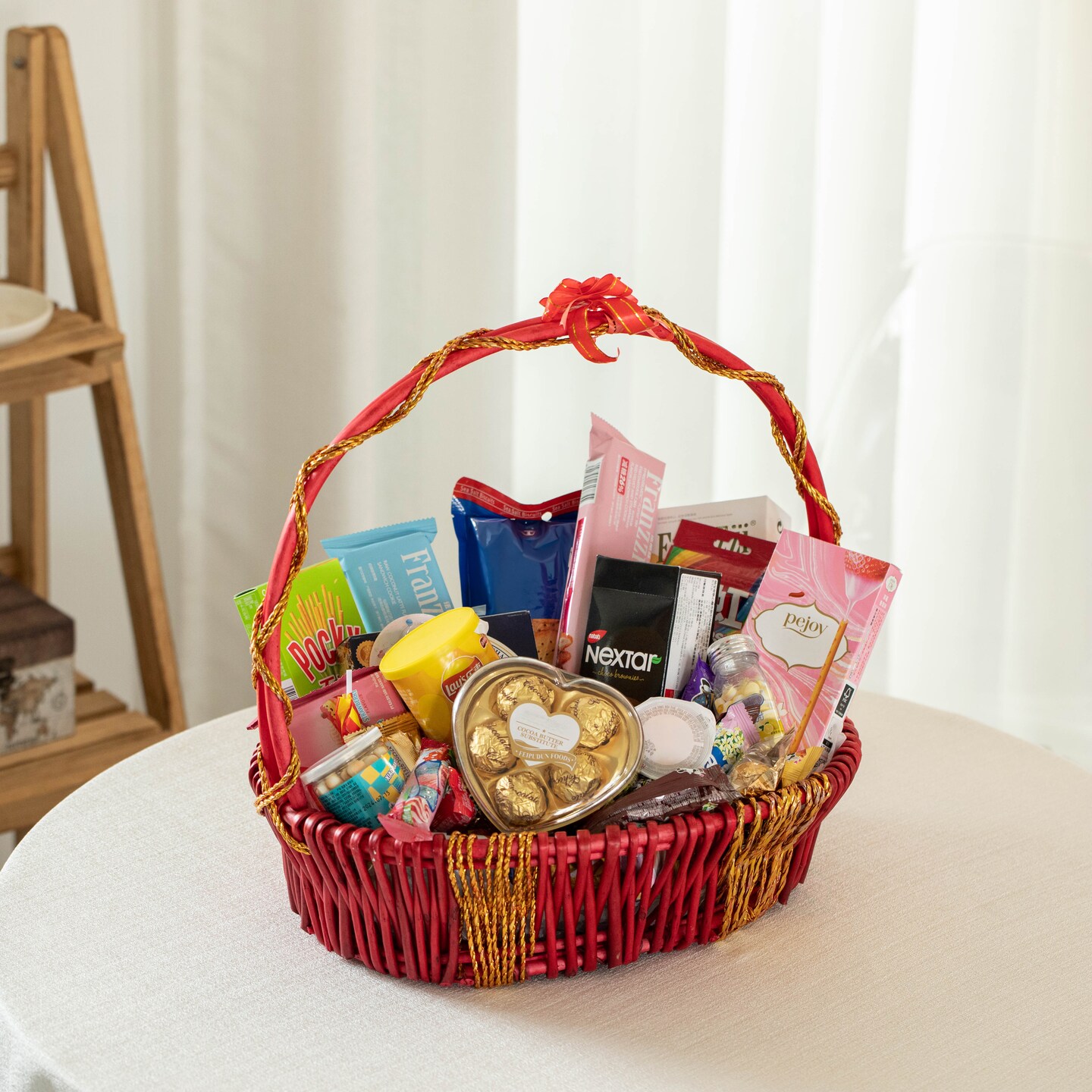 Wickerwise Hand Woven Basket, Wicker Basket - Perfect Storage Basket, Garden Party Decoration or Picnic basket - Gift Basket for Thanksgiving, House Warming, Wedding, Valentine's Day and Birthday