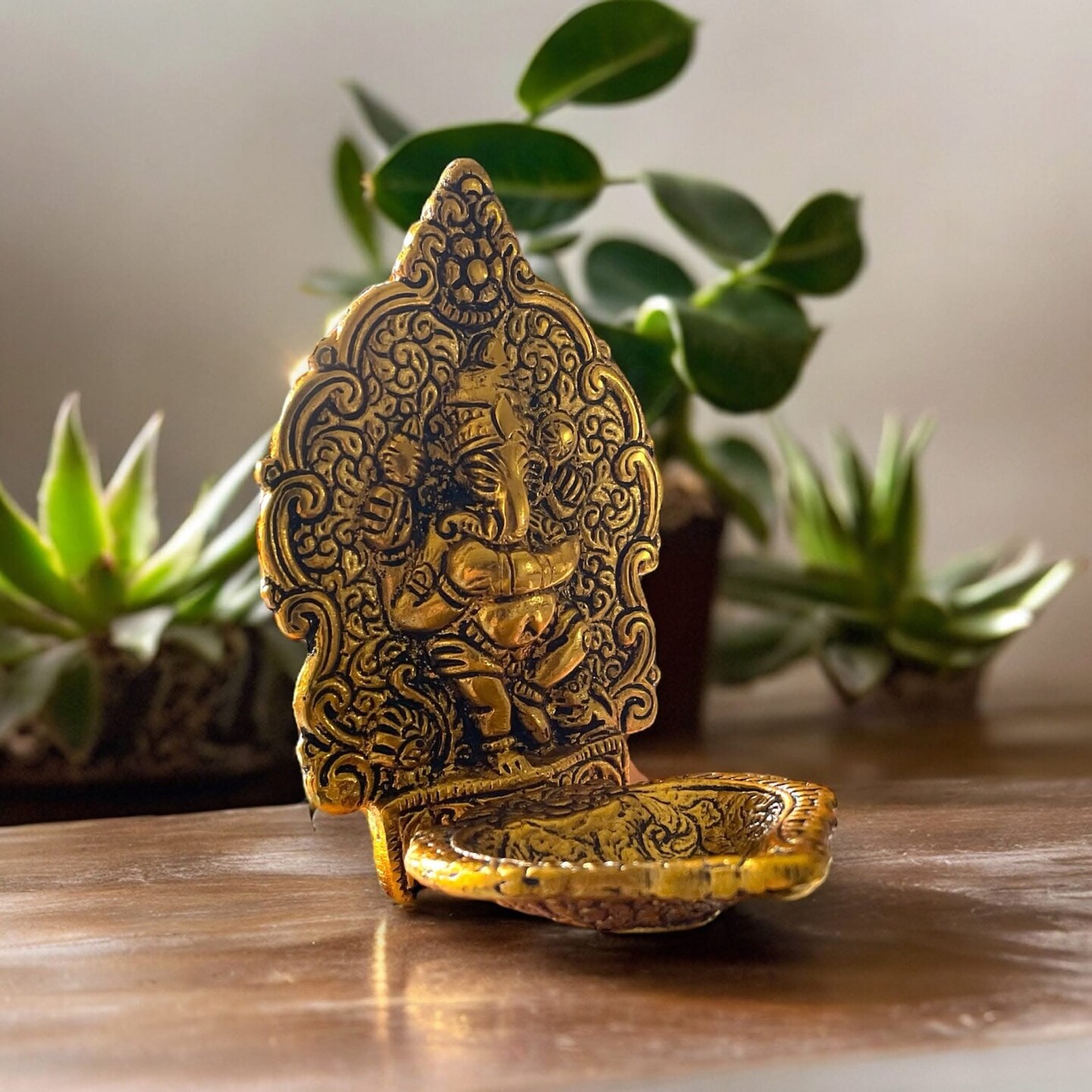 Ganesha Brass Finish Diya for Puja God Ganesh Idol Oil Lamp Deepam Akhand Jyot Kuber Deepak Diwali Home Decorations Mandir Temple Decor Vilakku Deepawali Housewarming Wedding Return Gifts