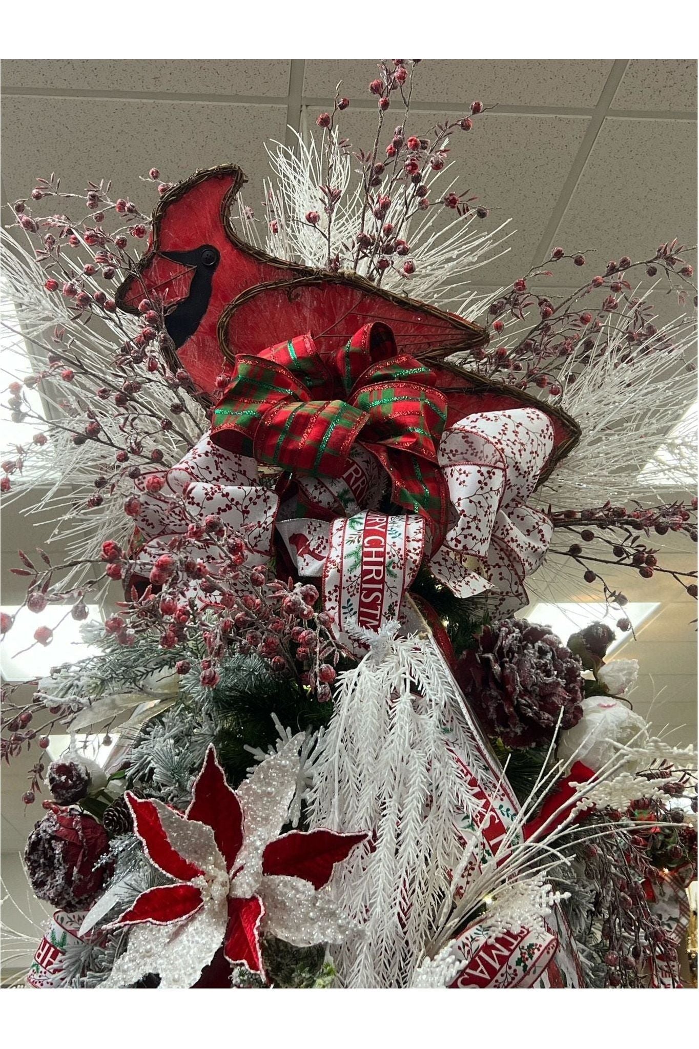 20&#x22; Vine Fabric Grapevine Hanger: Cardinal