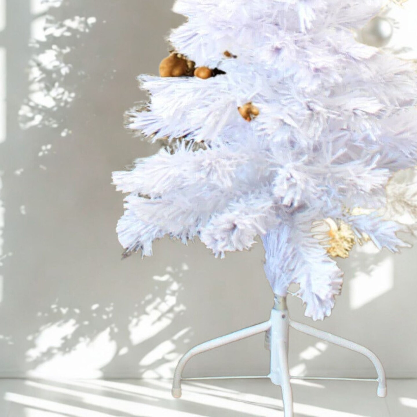 3 Ft White Fiber Optic Christmas Tree with LED Lights and Sturdy Metal Stand