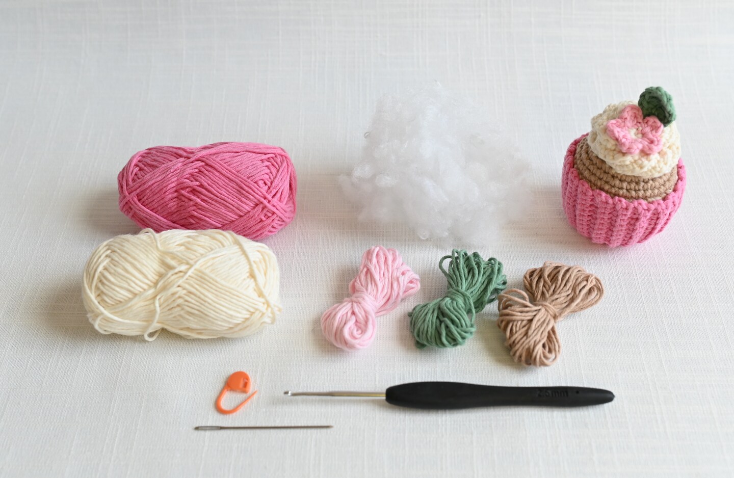 Crochet Cafe Amigurumi Kit Cupcake: Everything You Need Is Included!