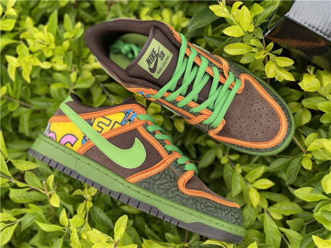 Nike SB Dunk Low De La Soul (2015) | MakerPlace by Michaels