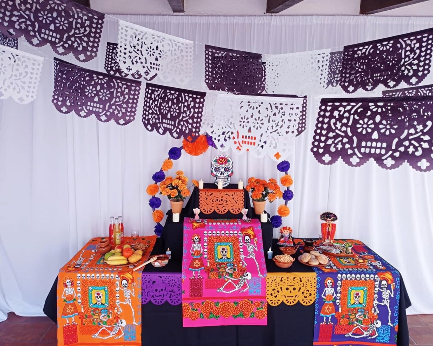 Dia de Los Muertos Decorations (White Black)