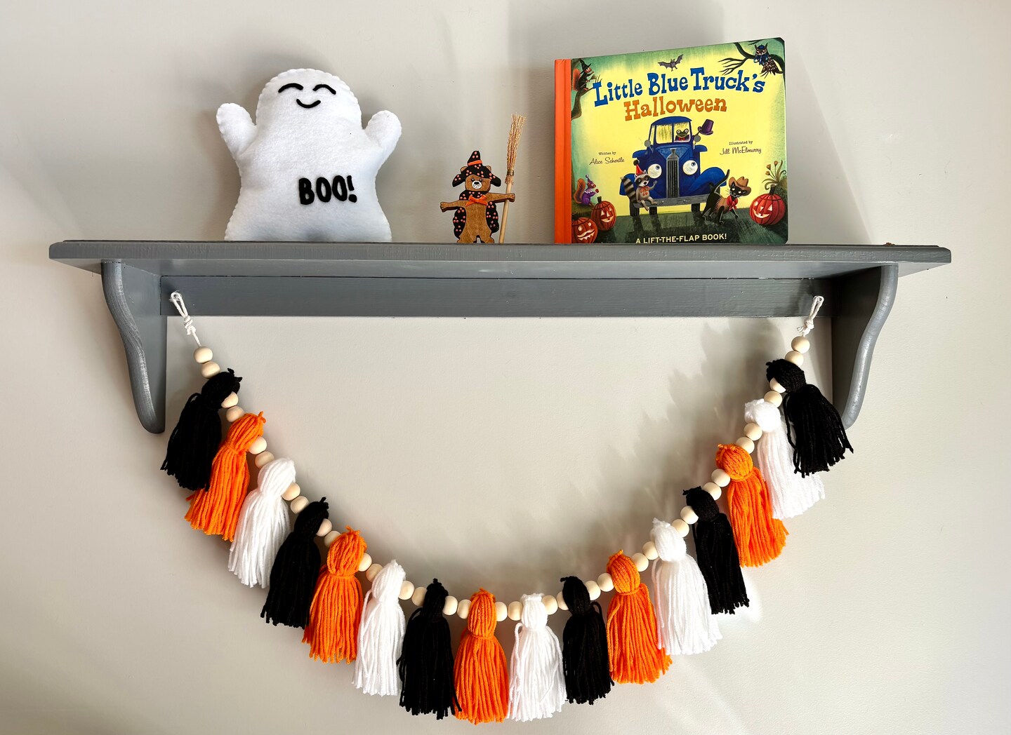 Black and Orange Yarn Tassel Garland with Wooden Beads, Halloween