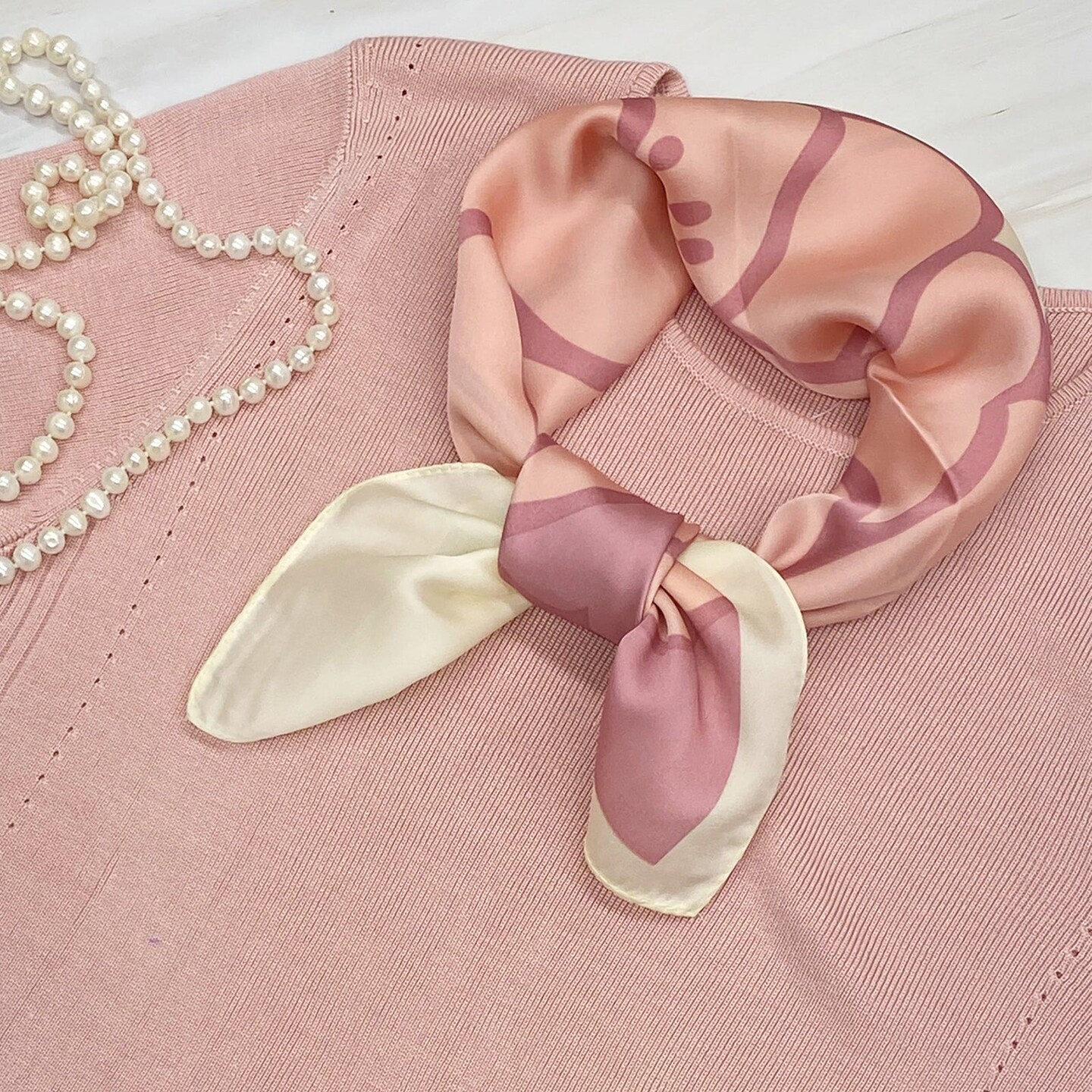 Wrapables Satin Neckerchief Square Scarf 26.5 x 26.5 Inches, Pink Lilies