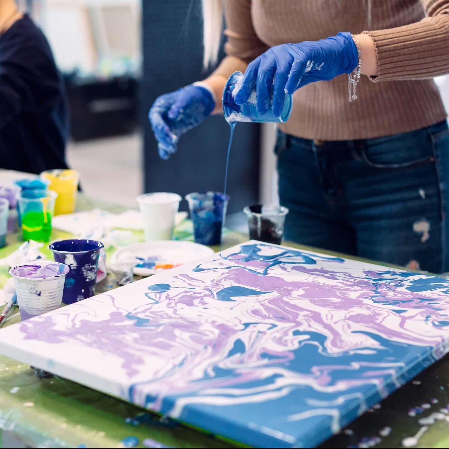 Professional Gloss Pouring Medium 32oz (Quart) - Improves Paint Flow & Cell Effects Creator, Viscosity Adjuster for Art Acrylic Painting