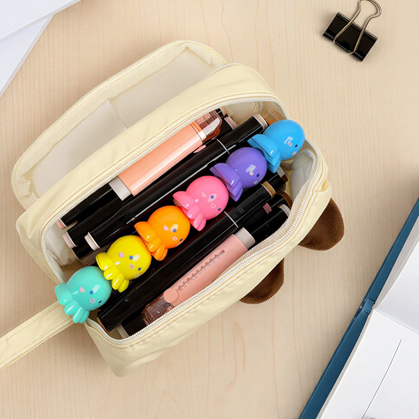 Wrapables 3D Animal Face Pencil Case, Large Capacity 2 Compartment Pencil Pouch for Stationery Tools, Capybara