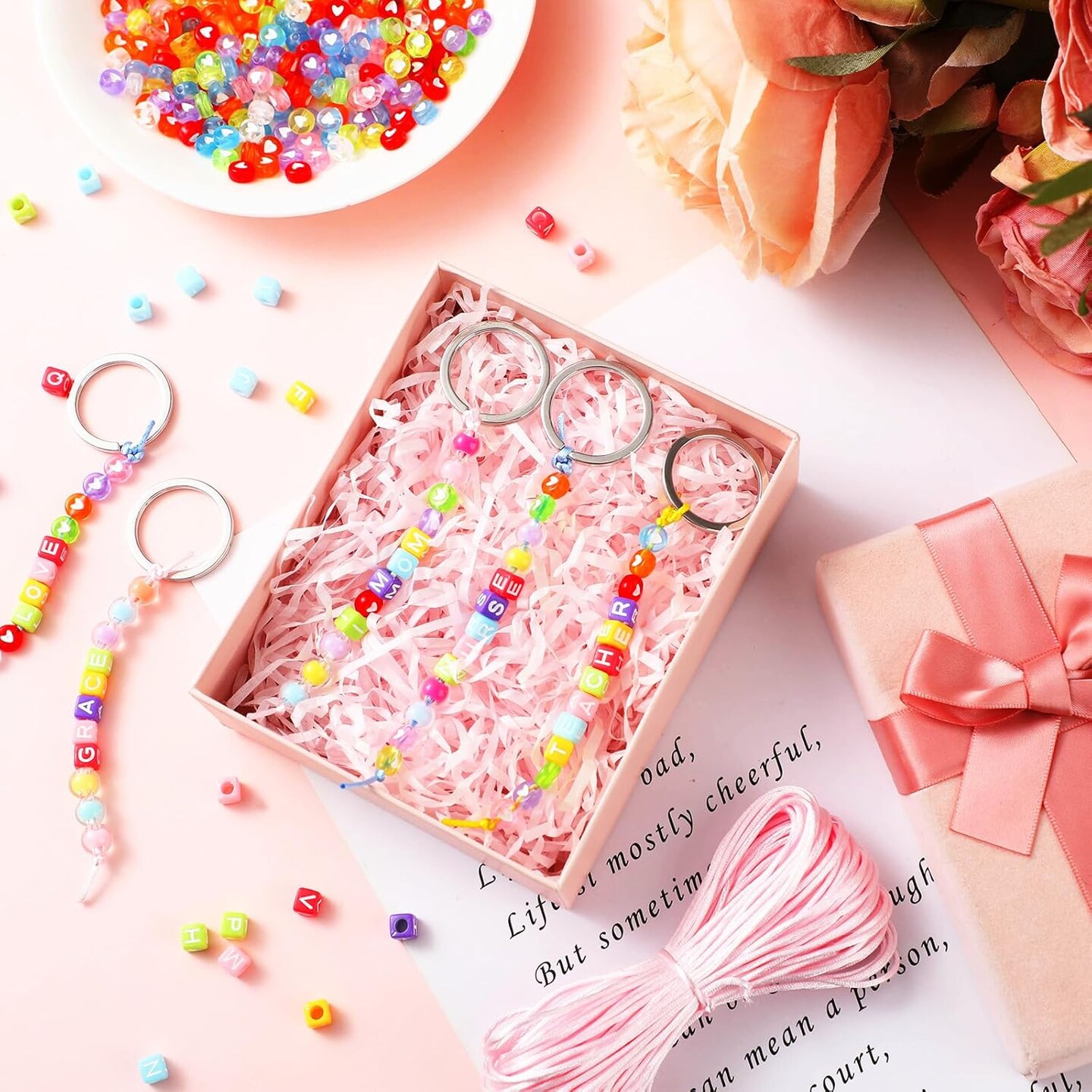 564 Pcs DIY Bead Keychain Kit Key Chain Making Craft Adjustable Letter Beads String Mama Gift Alphabet Bead Jewelry Key Ring Backpack Accessories for Party Favor(Round,Light Color)