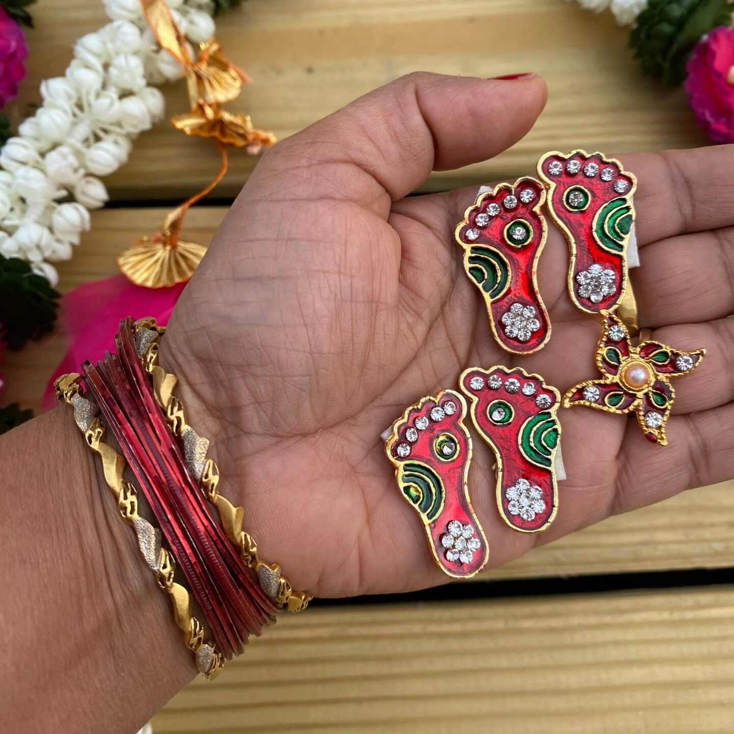 Metallic Lakshmi Charan Paduka 2 Pairs Feet with 1 Swastik Laxmi Padhuka Good Luck Footsteps Shubh Labh Rangoli Sticker for Door Entrance Home Temple Diwali Decoration Vara Lakshmi Pagla