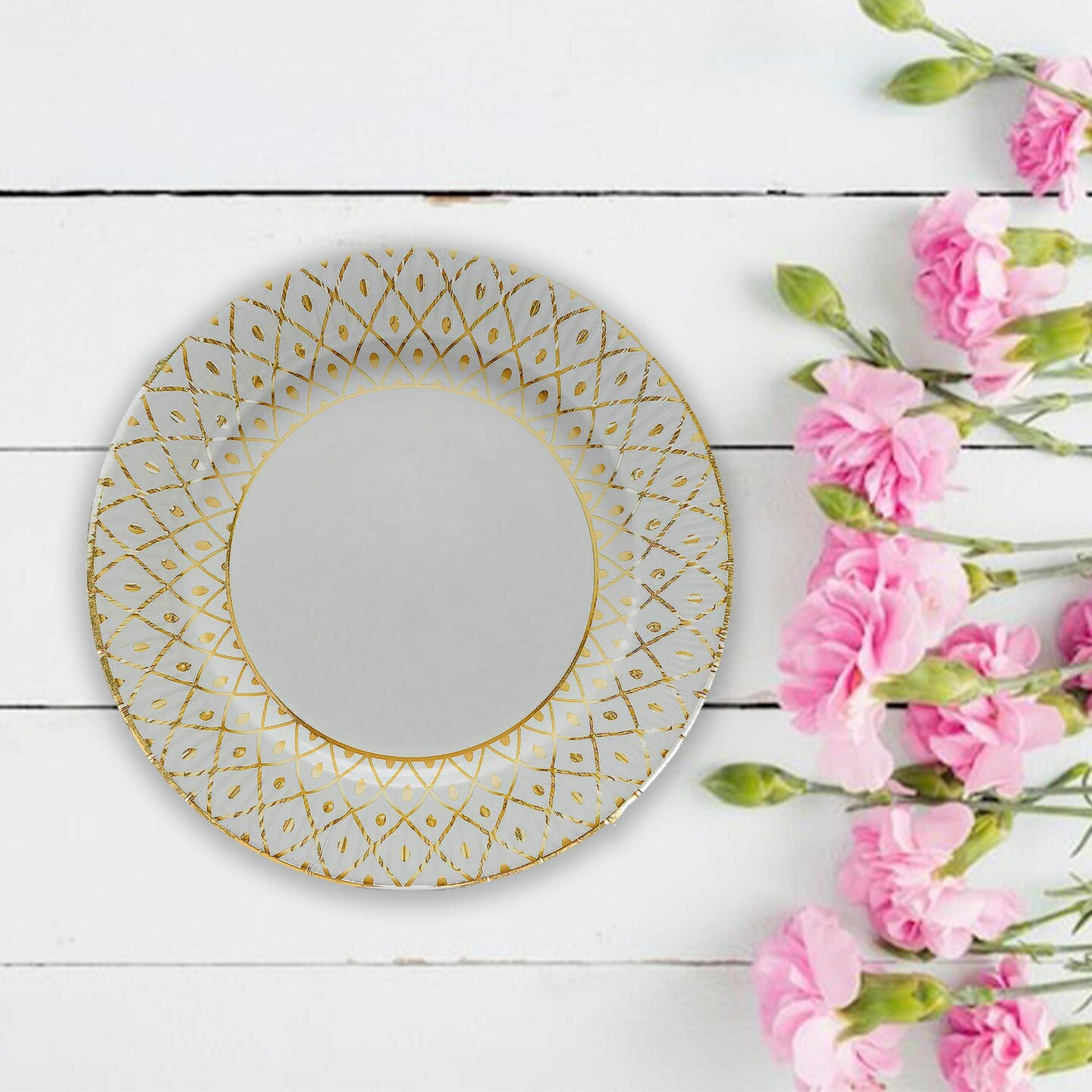 8 Count Gold Metallic Paper Dinner Plates for Elegant Party and Wedding Table Settings