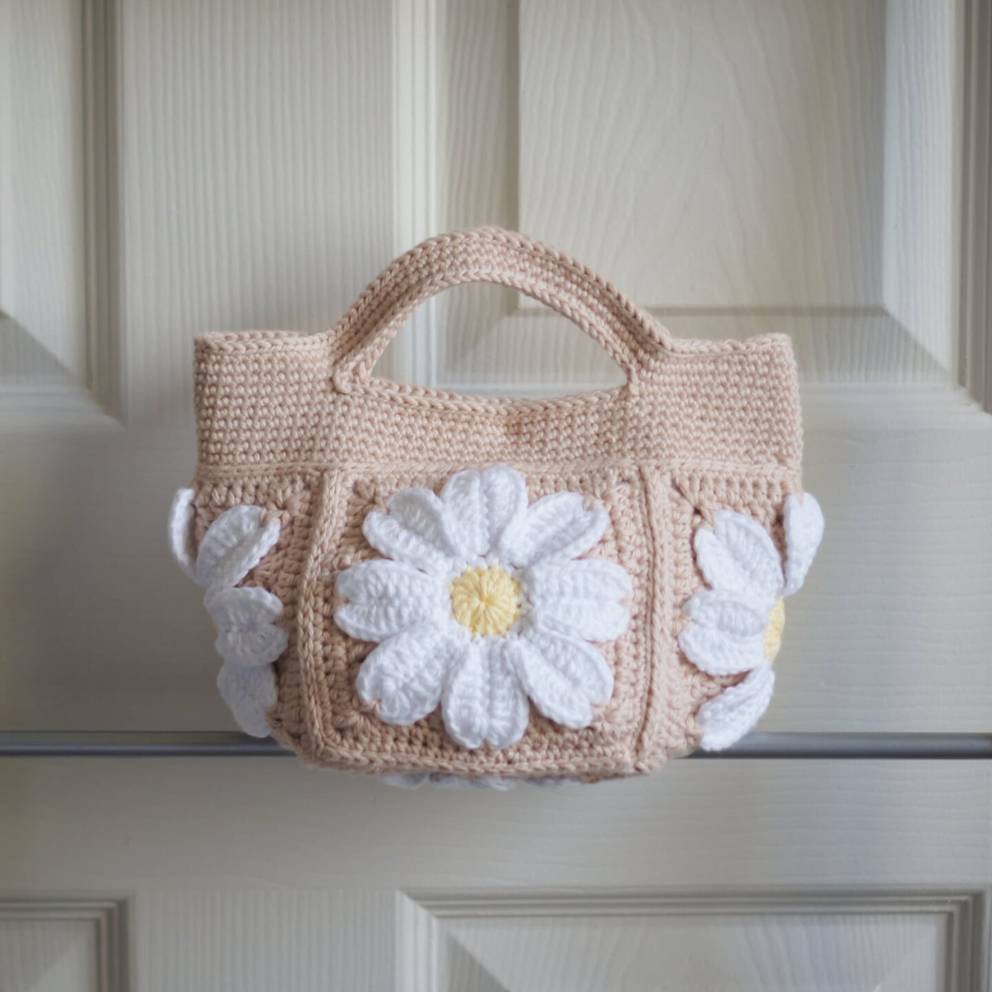 Charming Crochet Daisy Boat Bag – Handmade Floral Purse, Cute Mini Tote  with Daisies, Spring Boho Accessory, Gift for Her MakerPlace by Michaels