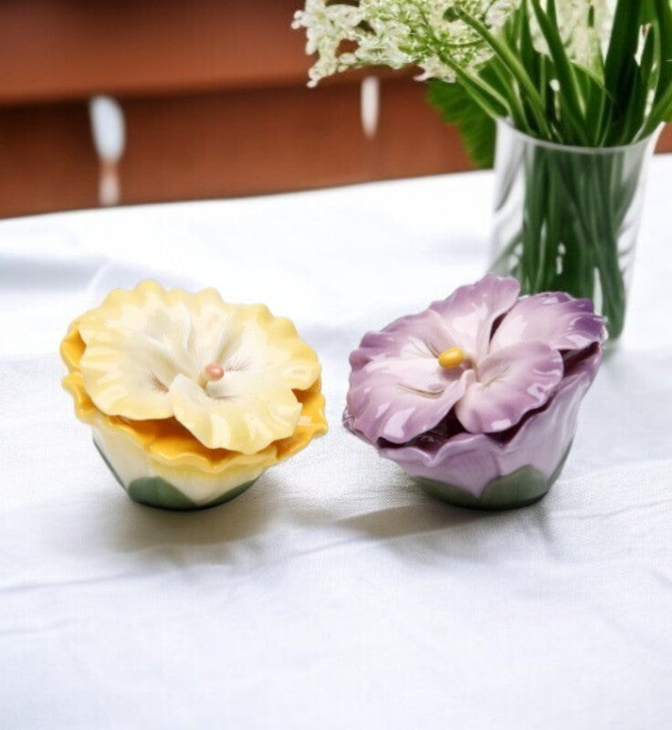 Ceramic Pansy Flower Salt & Pepper Shakers, Home Décor, Gift for Her, Gift for Mom, Kitchen Décor, Wedding Decor