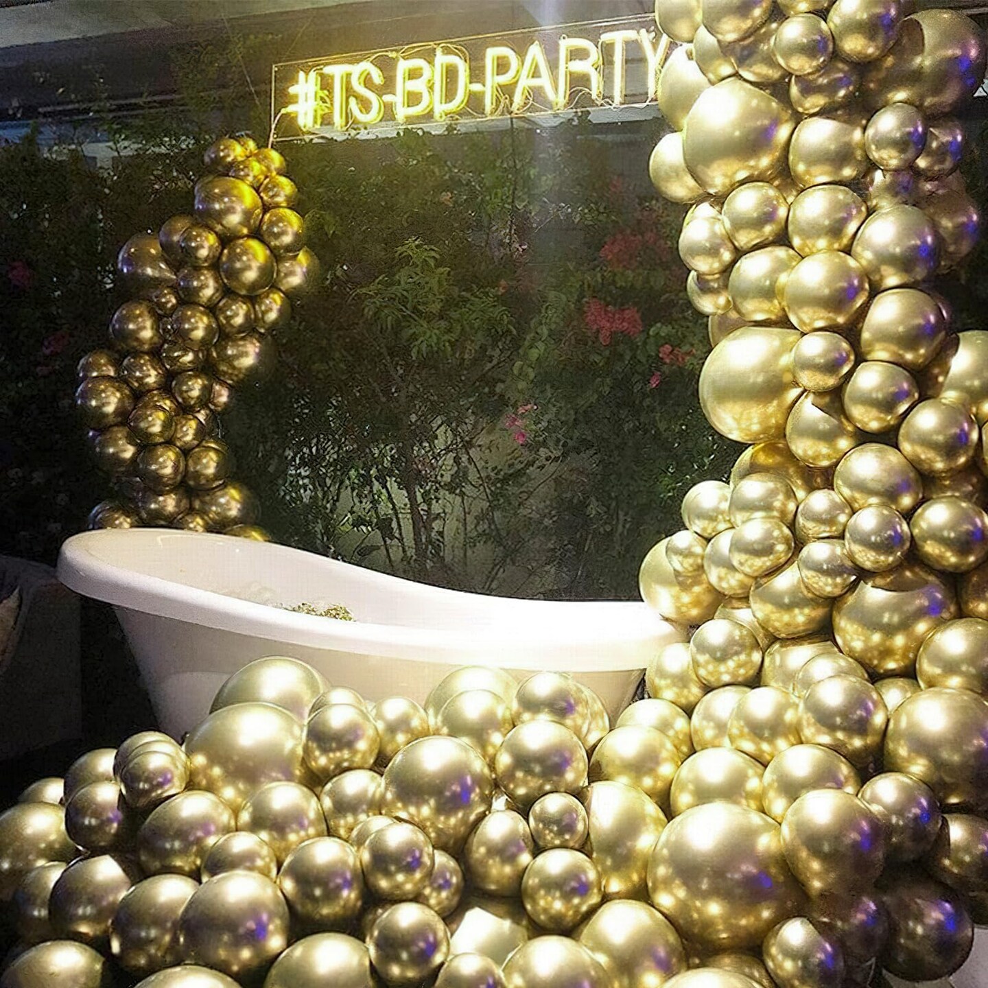 PartyWoo Metallic Gold Balloons, 140 pcs Gold Metallic Balloons Different Sizes Pack of 18 Inch 12 Inch 10 Inch 5 Inch Gold Balloons for Balloon Garland or Balloon Arch as Party Decorations, Gold-G101