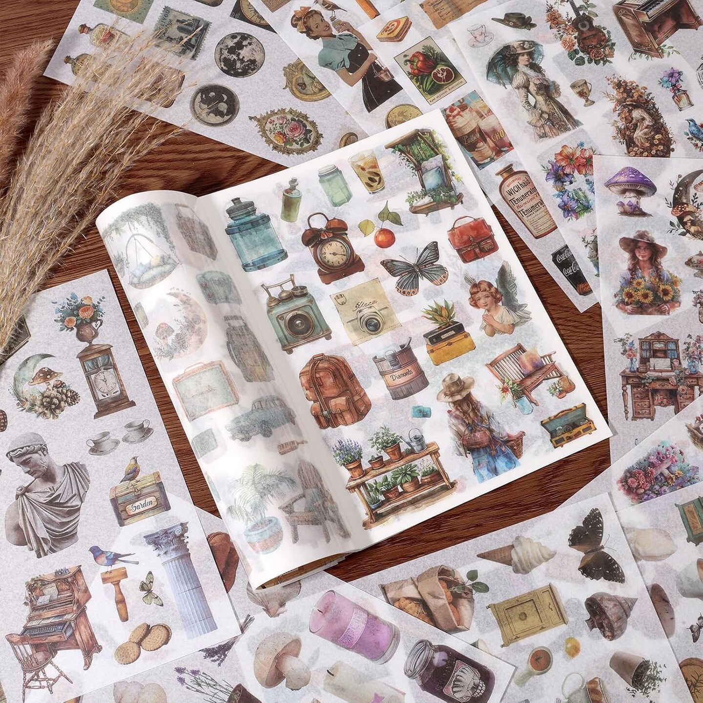 480 Pre-Cut Vintage Scrapbook Stickers - Beige