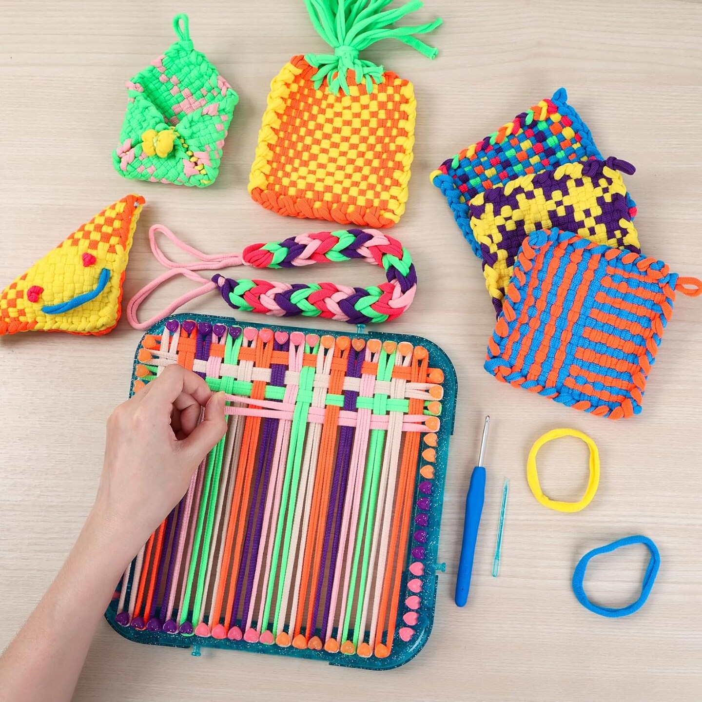 Weaving Loom Kit &#x2013; DIY Arts &#x26; Crafts for Kids and Adults, Easy Potholder Loom Knitting Activity for Beginners, 224 Craft Loops, Ideal Gift for Girls Ages 5&#x2013;13